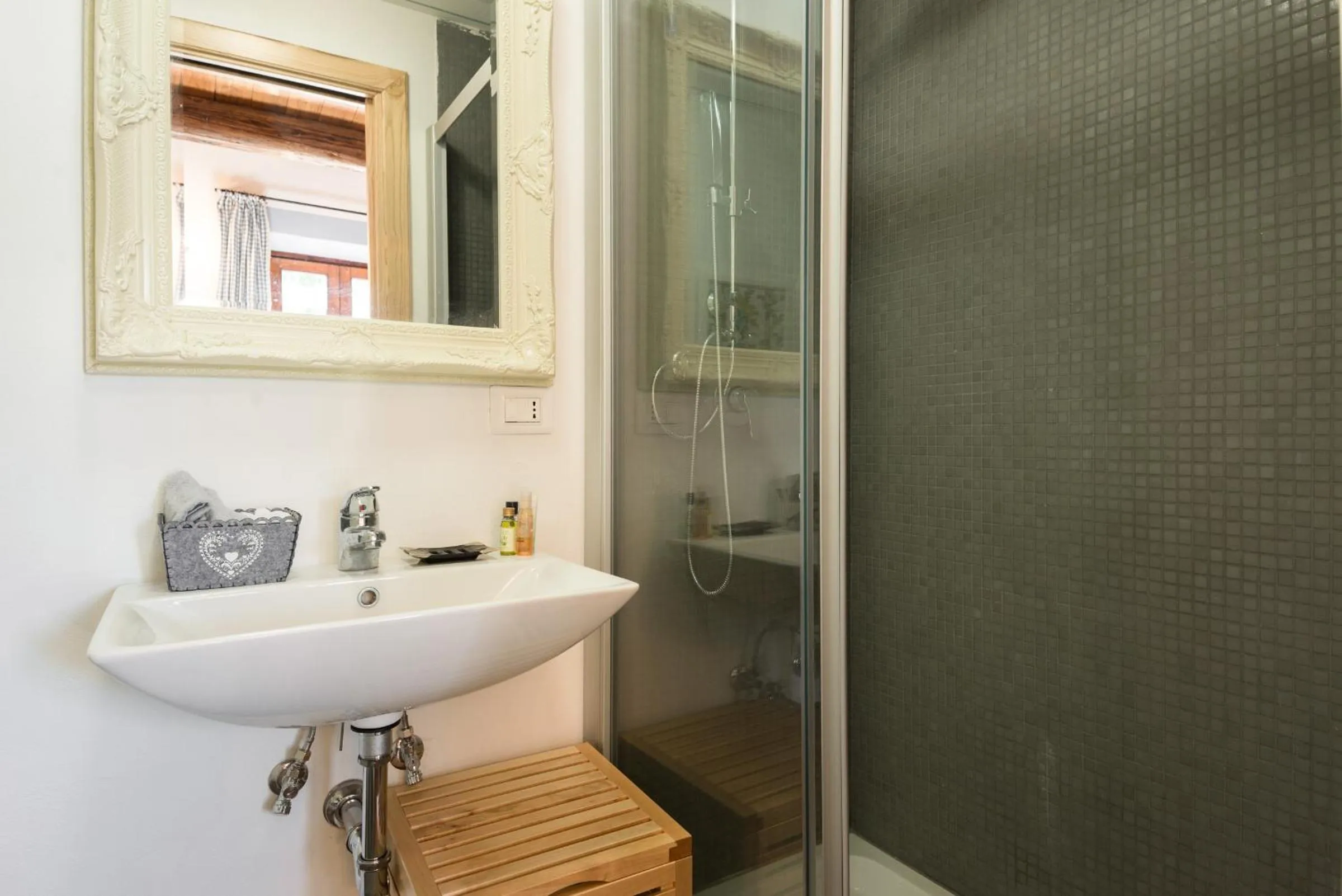 Spring in Casa Il Borghetto - Luxury Suites & Pool