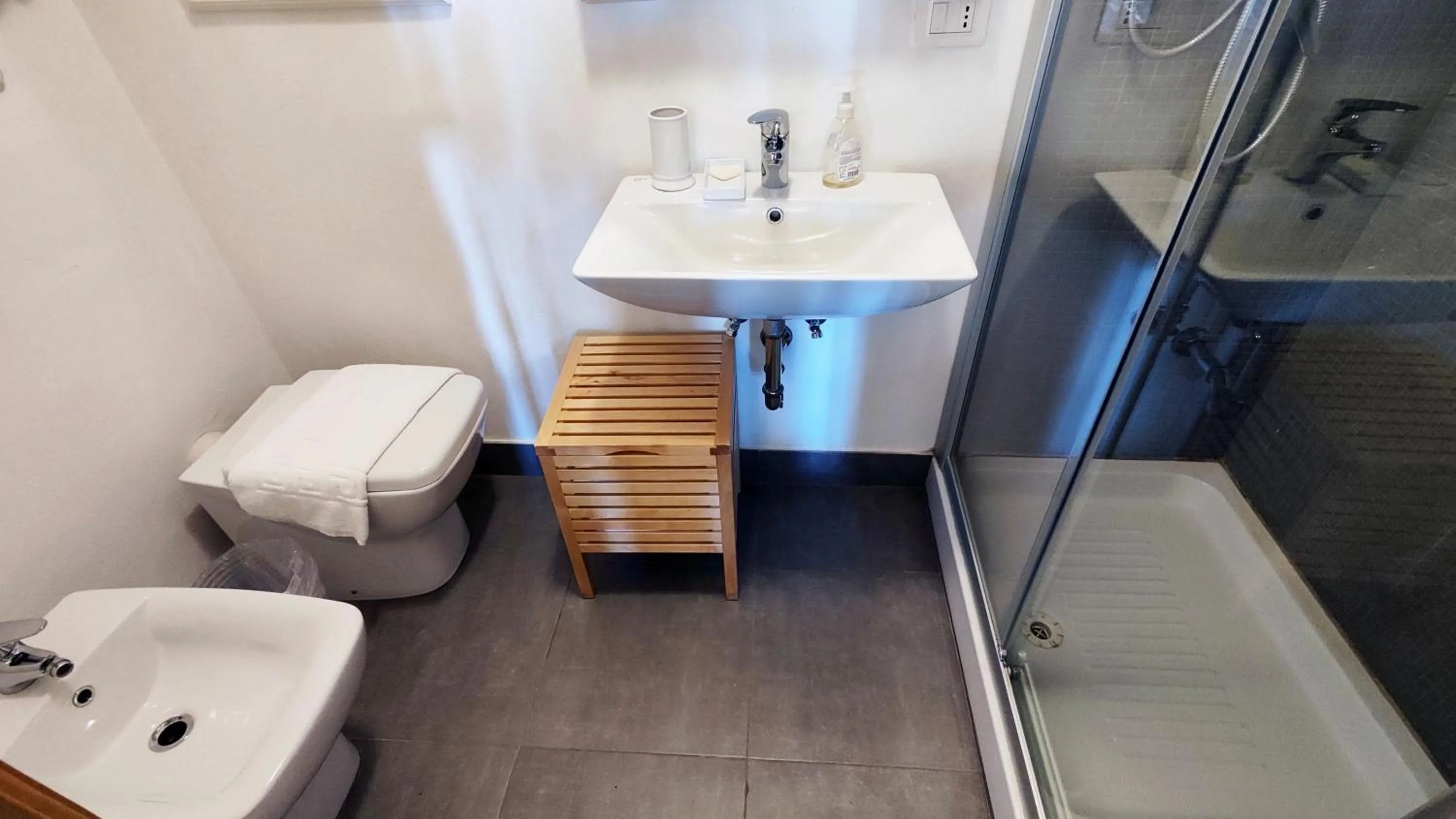 Shower in Casa Il Borghetto - Luxury Suites & Pool