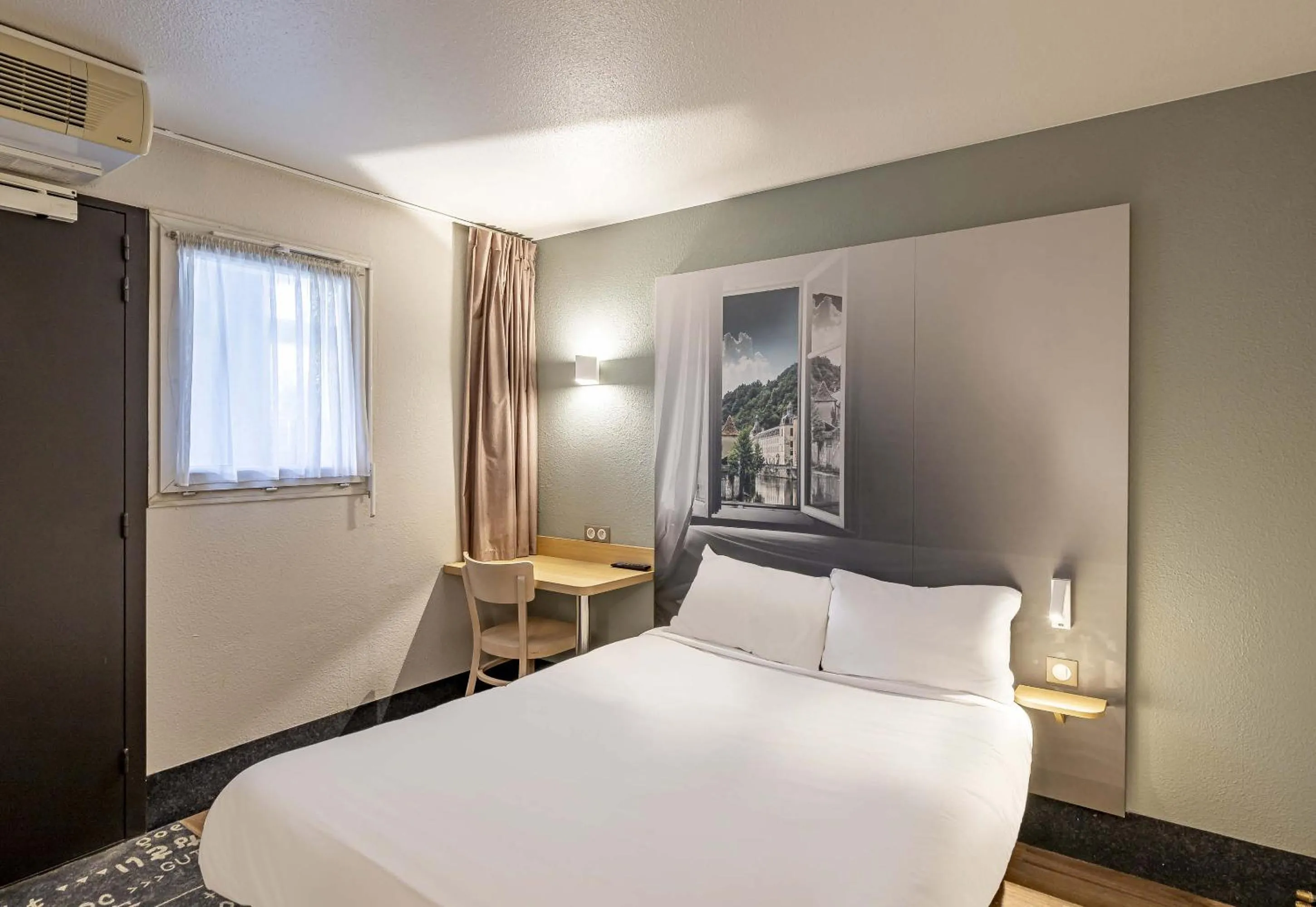 Bedroom, Bed in B&B HOTEL Périgueux Boulazac