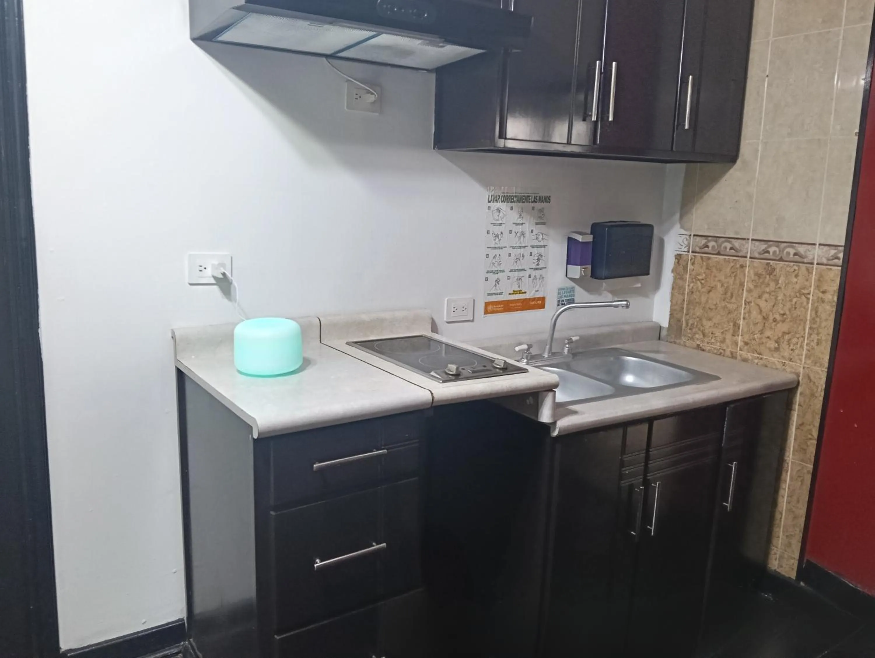 Communal kitchen in Hotel Garcias Suites, Linares