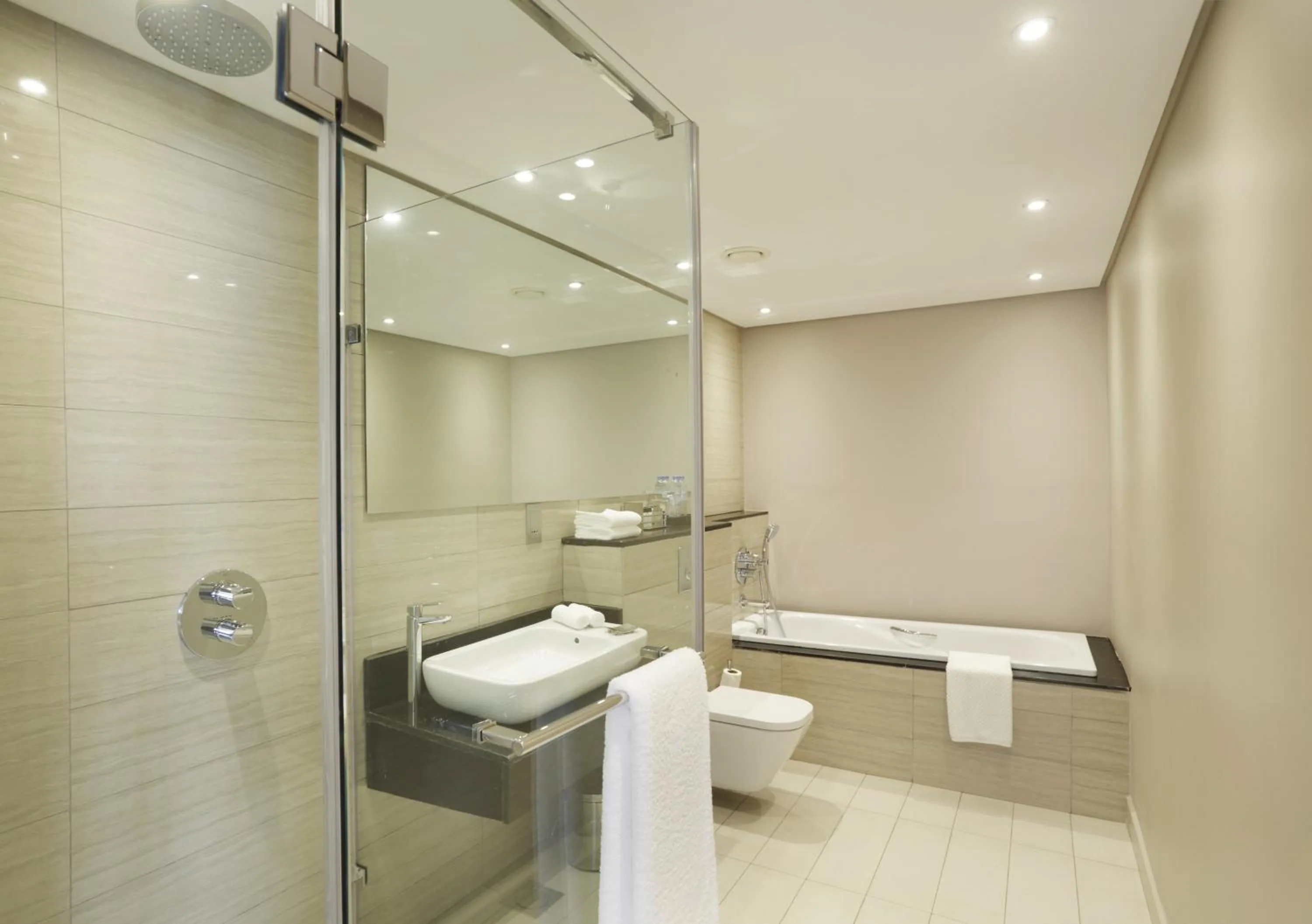 Shower in Ubumwe Grande Hotel