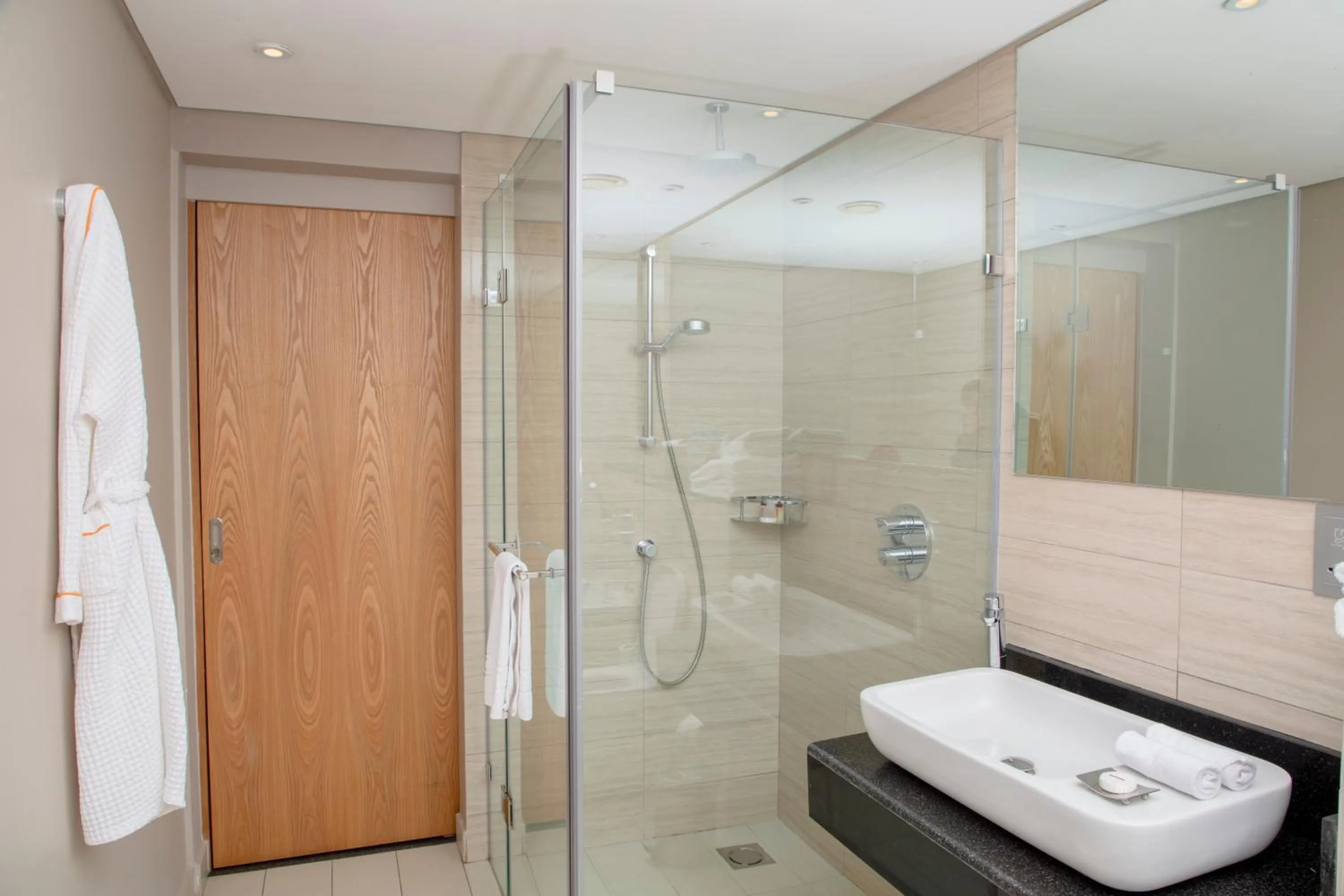 Shower in Ubumwe Grande Hotel