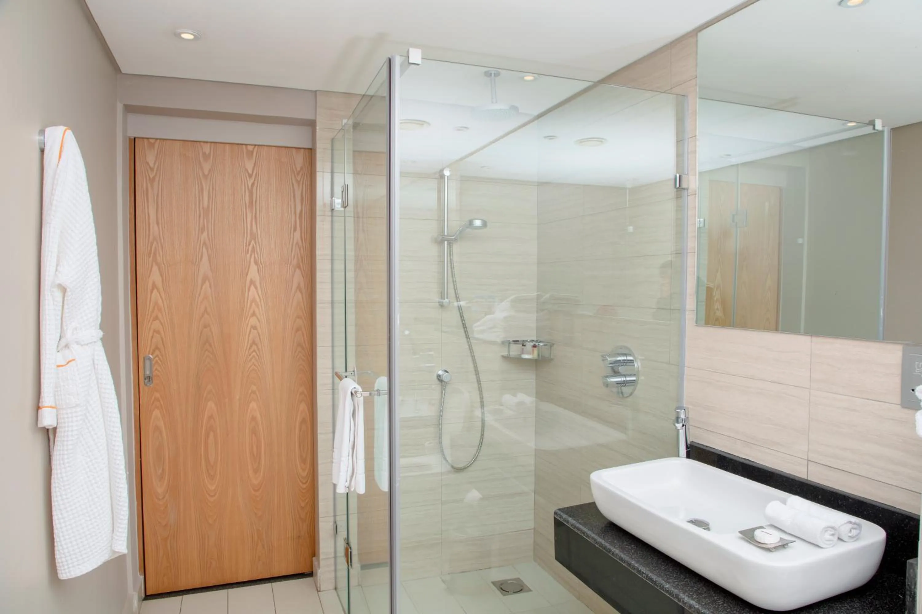 Shower in Ubumwe Grande Hotel