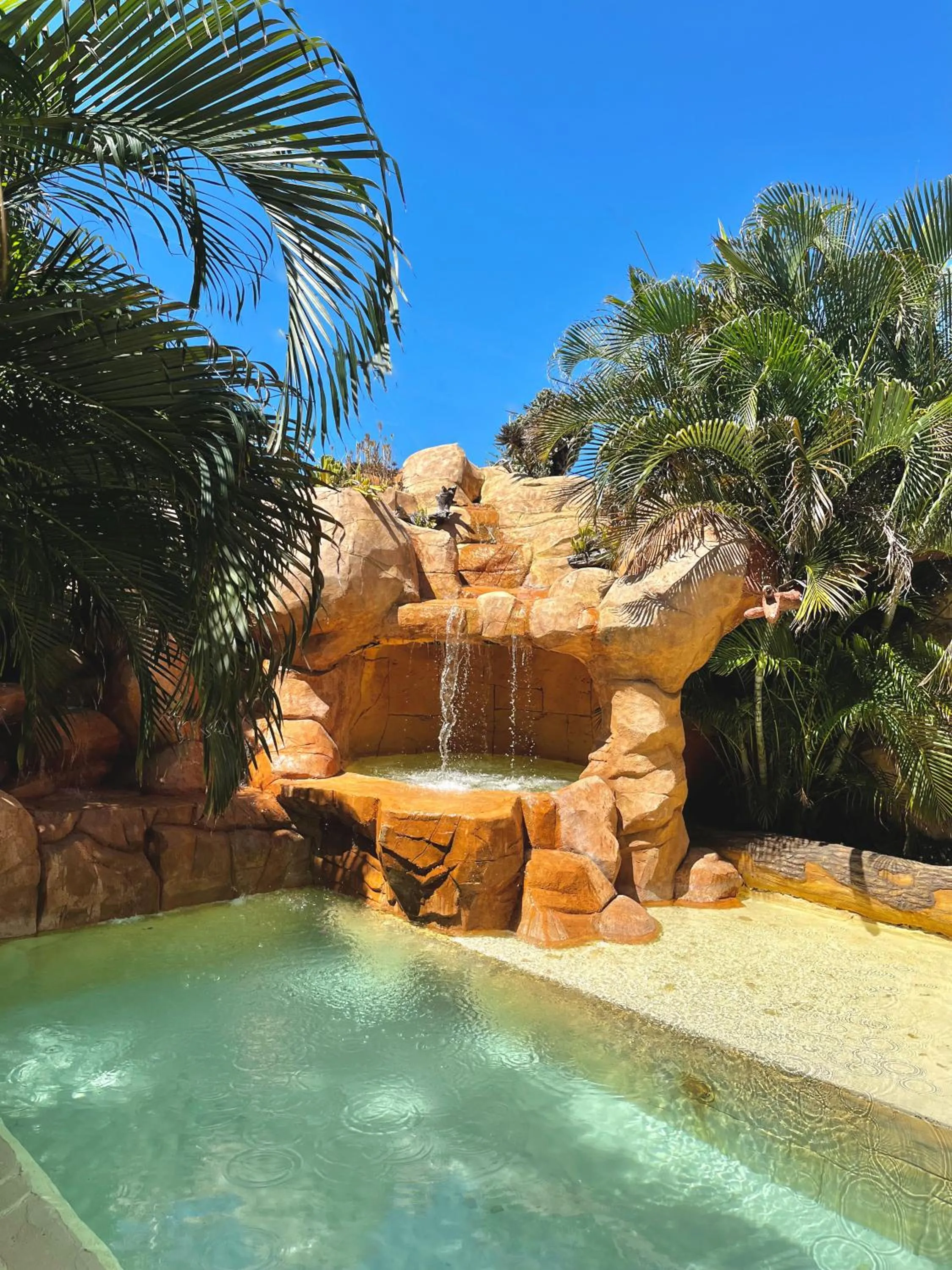 Property building in Hospedaje Solymar Sarie Bay