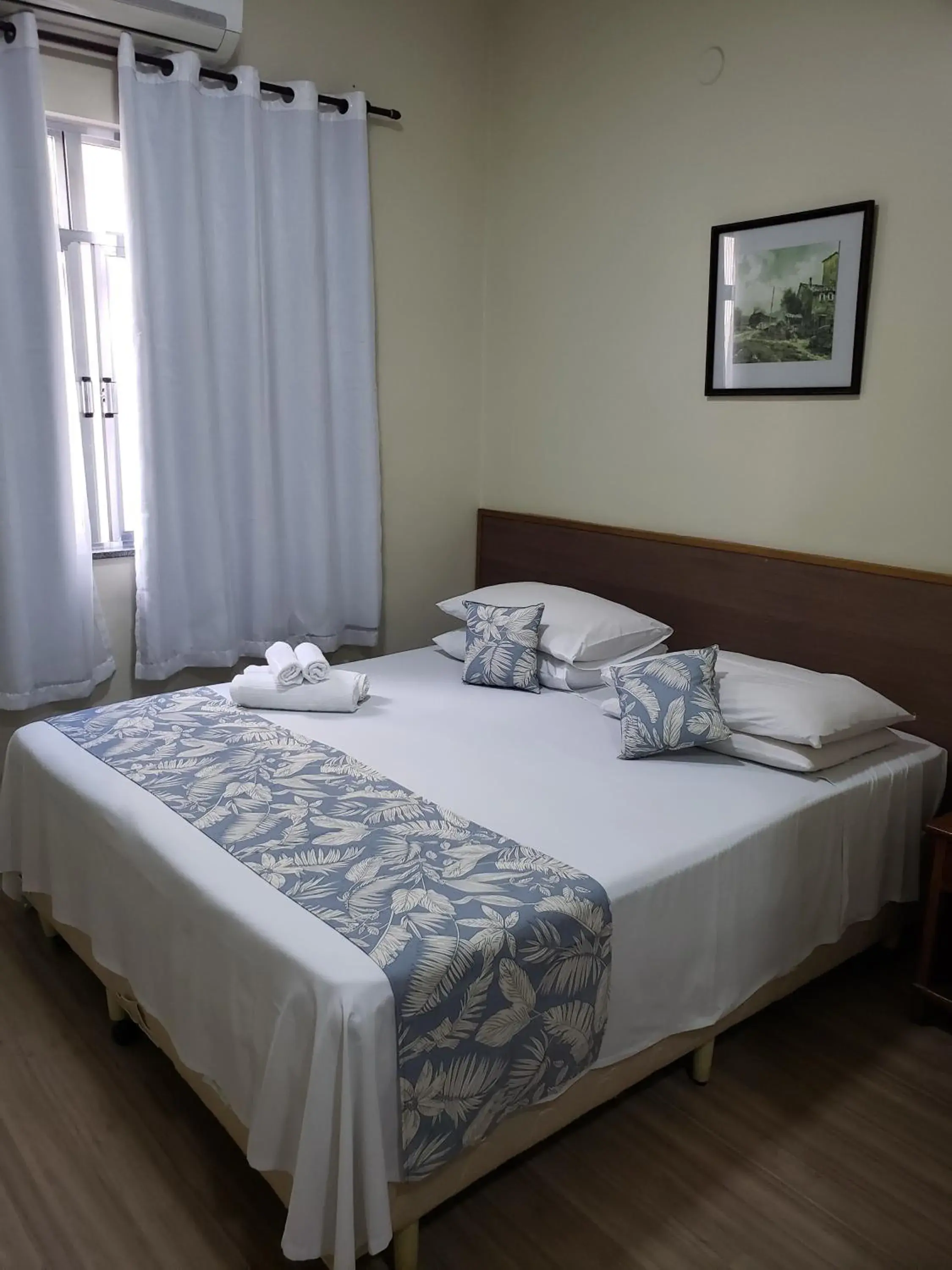 Standard Double Room with Air Conditioning in Hotel Orleans Standard Double Room with Air Conditioning in Hotel Orleans
