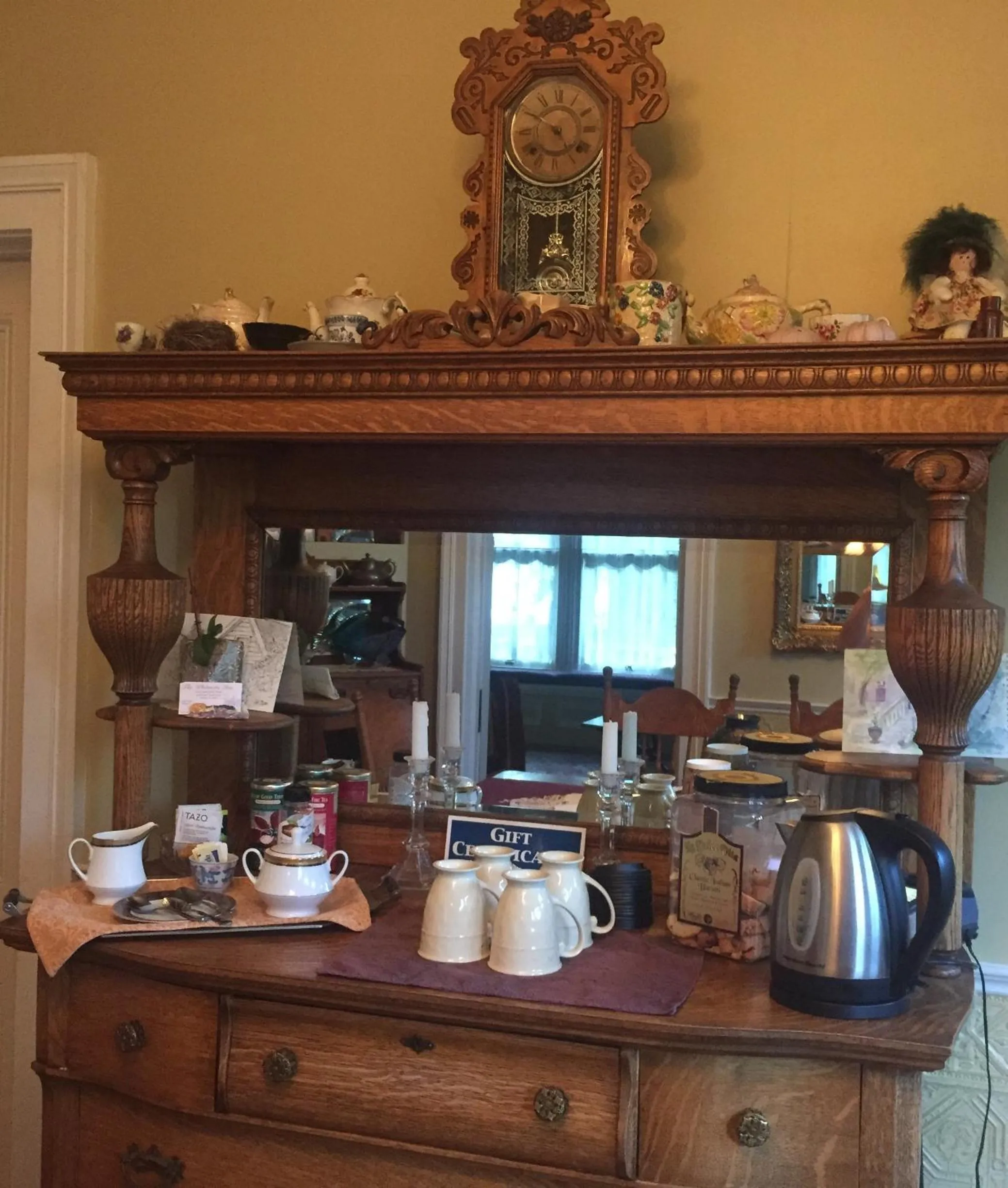 Coffee/tea facilities in The Whitmore Inn