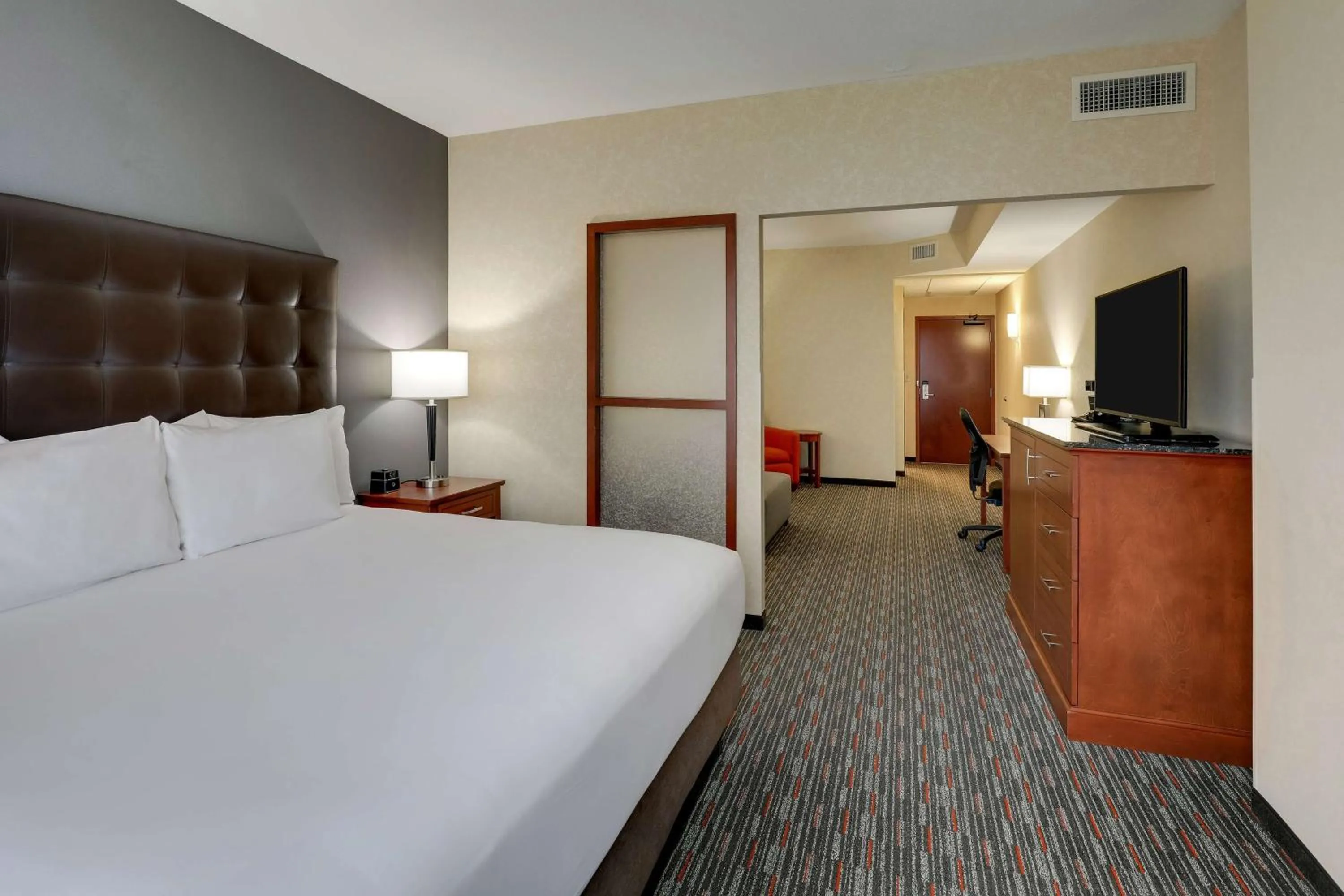 Bedroom, Bed in Drury Inn & Suites Charlotte Arrowood