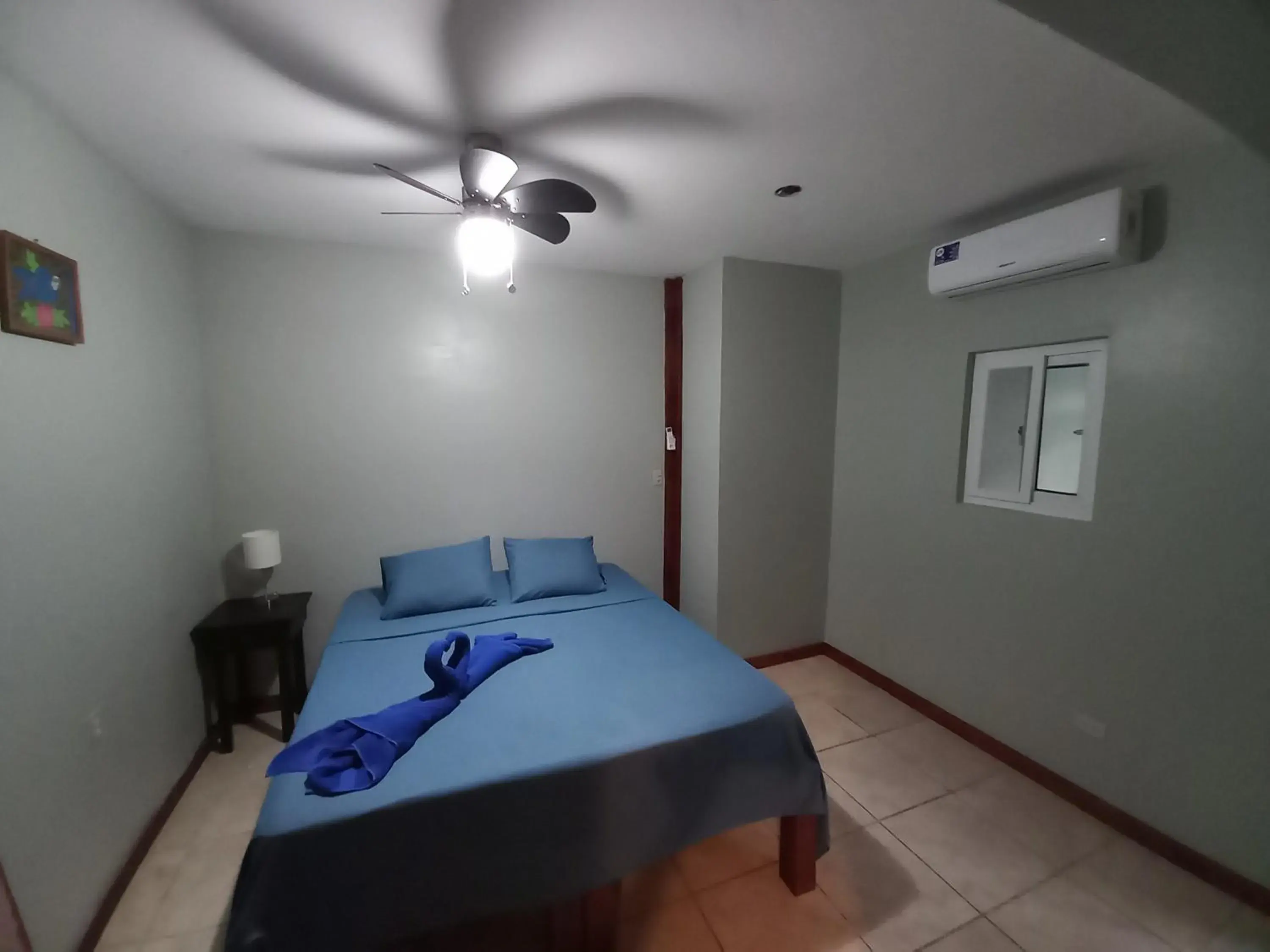 Deluxe King Studio in Roatan Backpackers' Hostel Deluxe King Studio in Roatan Backpackers' Hostel