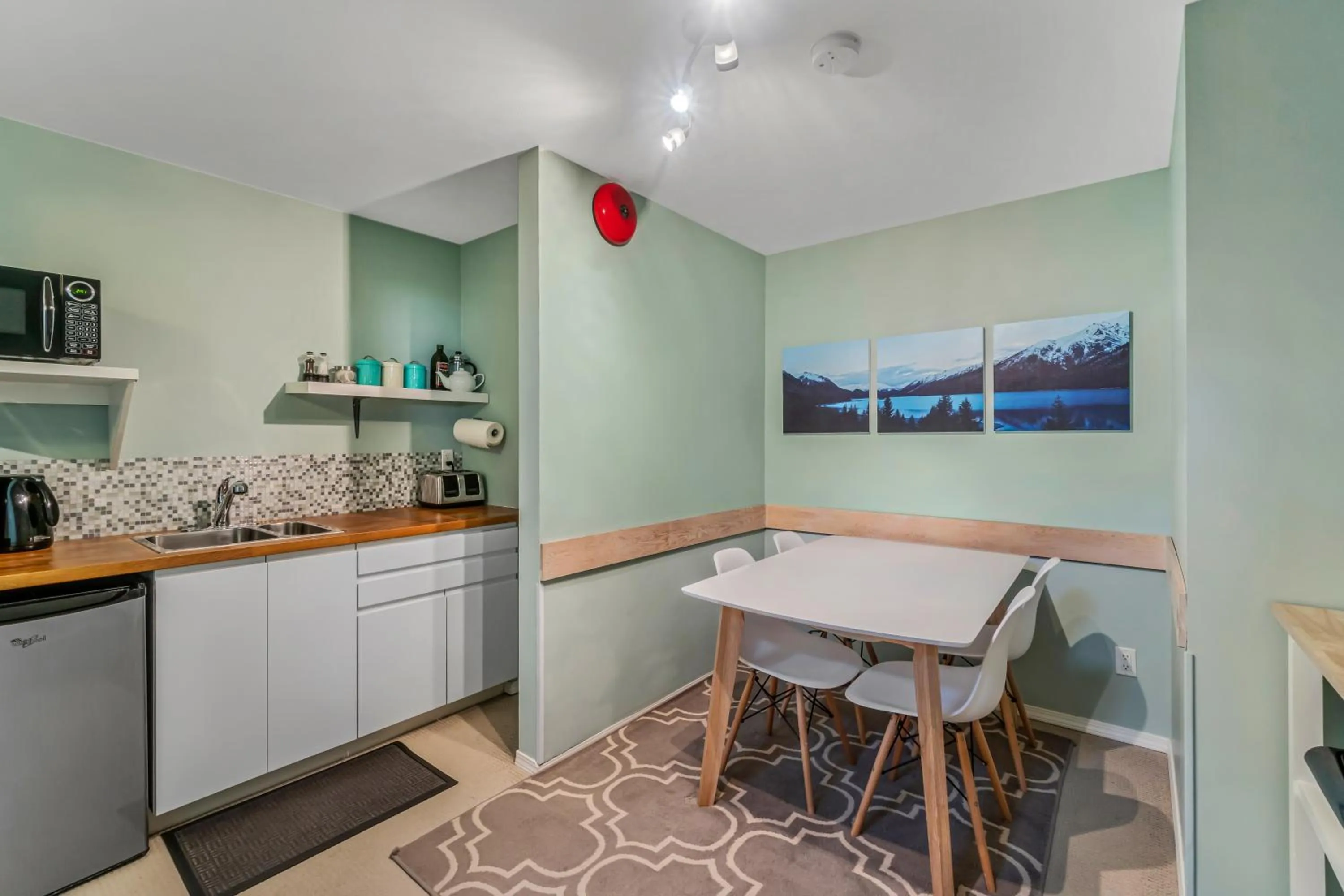 Dining area in Cloudside Hotel
