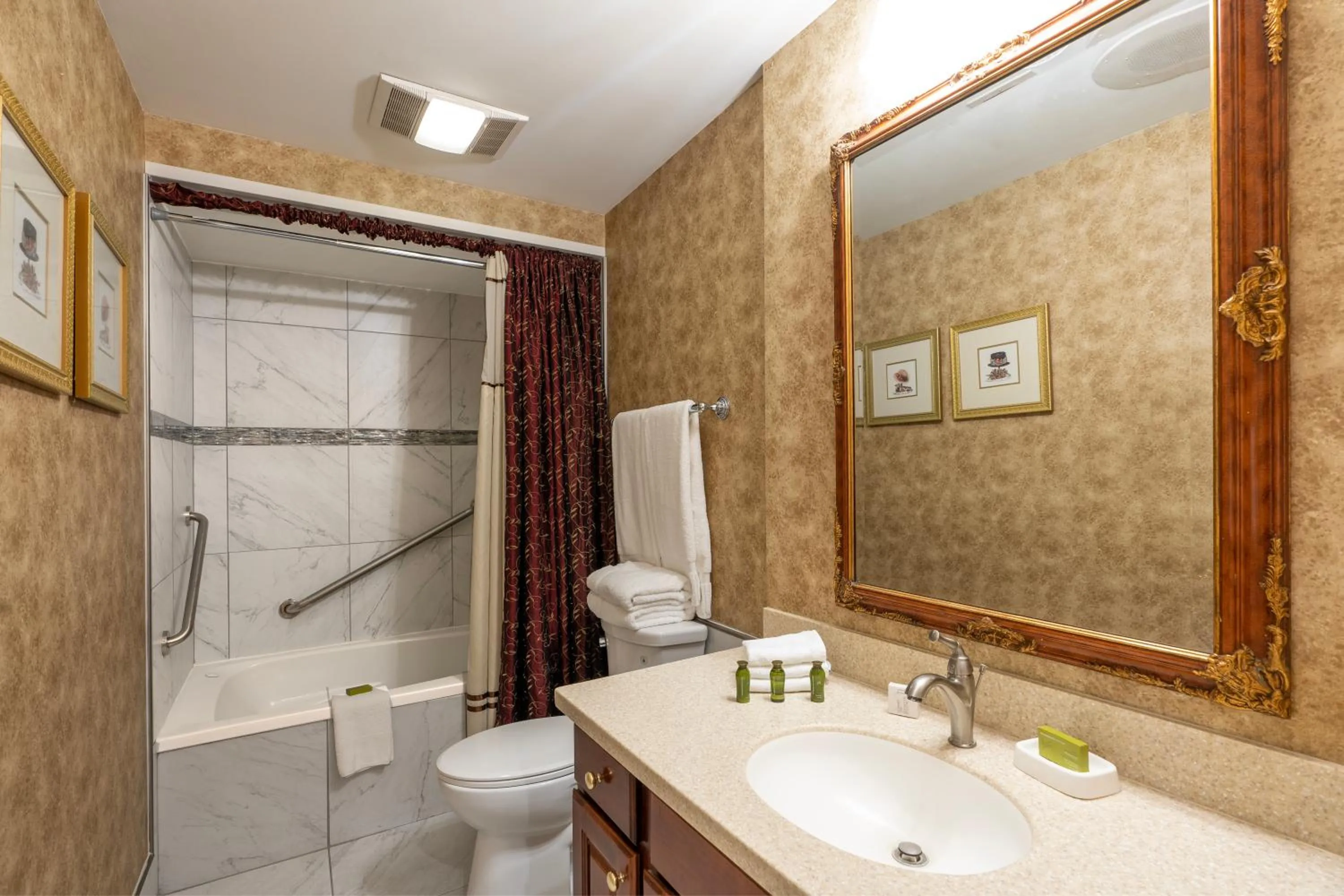 Quarter House Suites