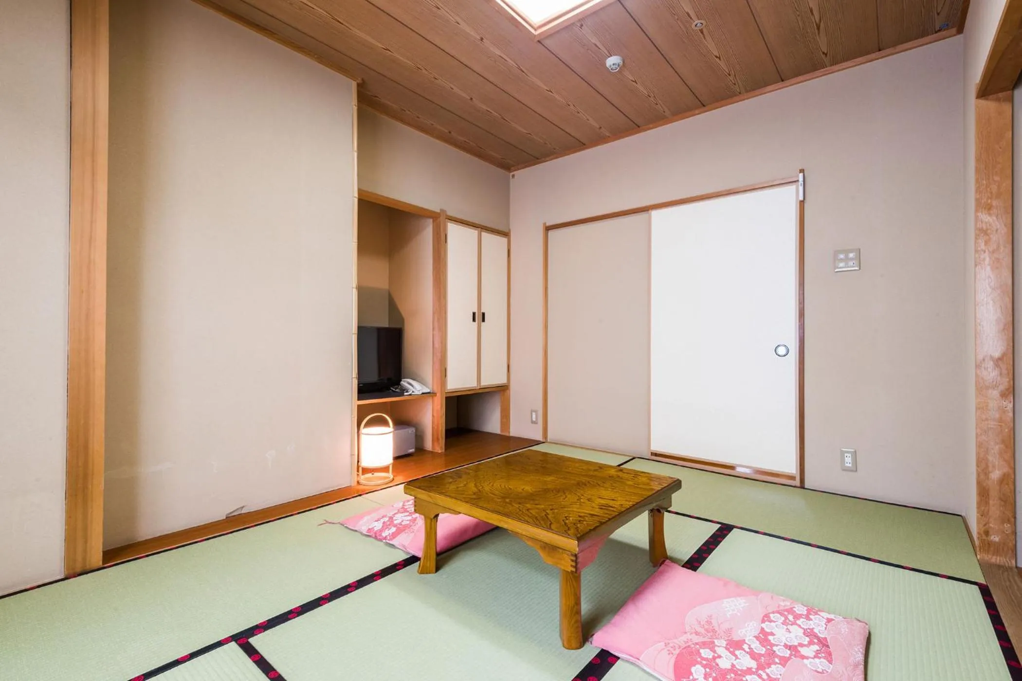 Photo of the whole room in Ooedo Onsen Monogatari Masuya