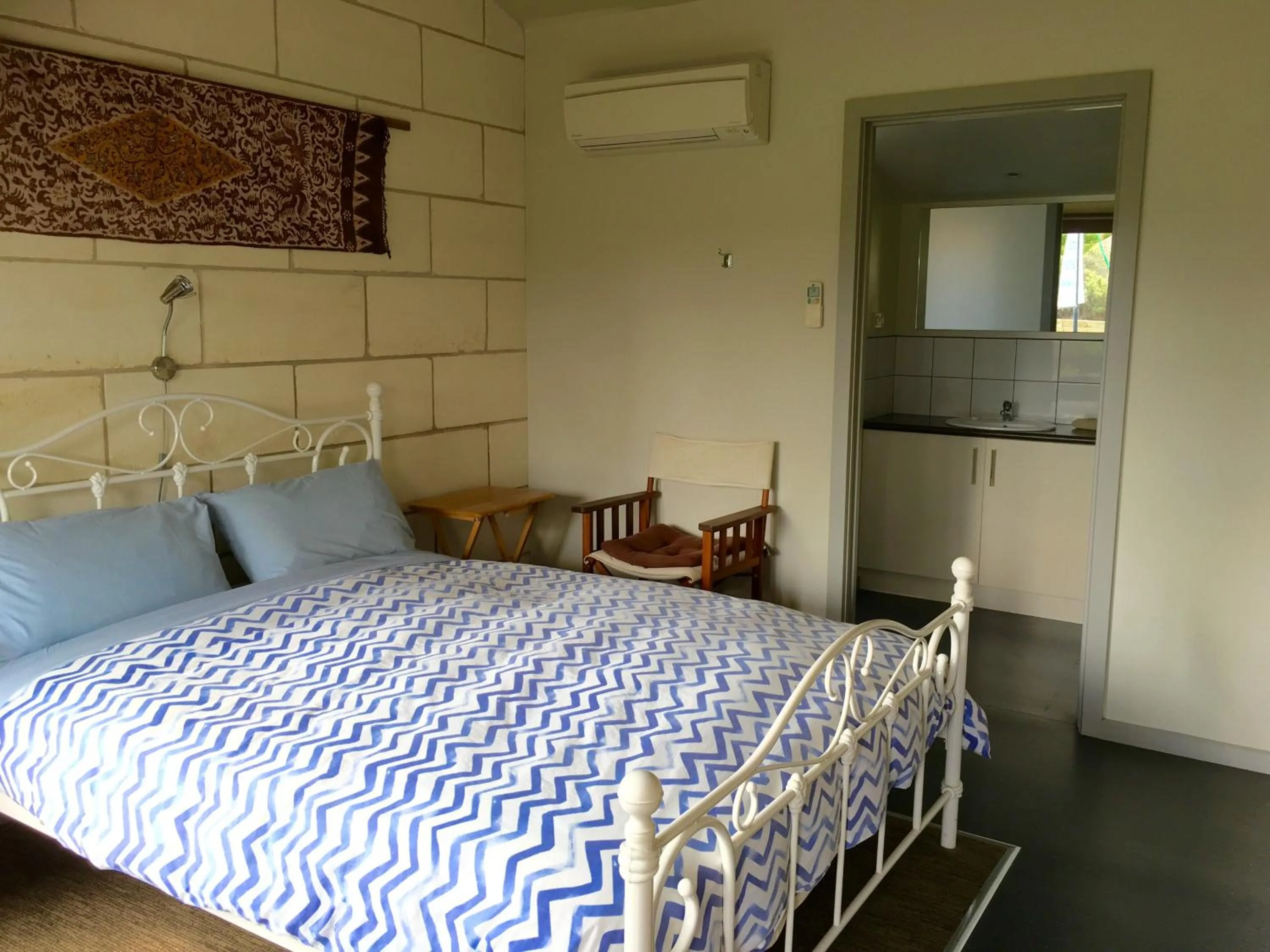 Bed in Port Campbell Guesthouse & Flash Packers
