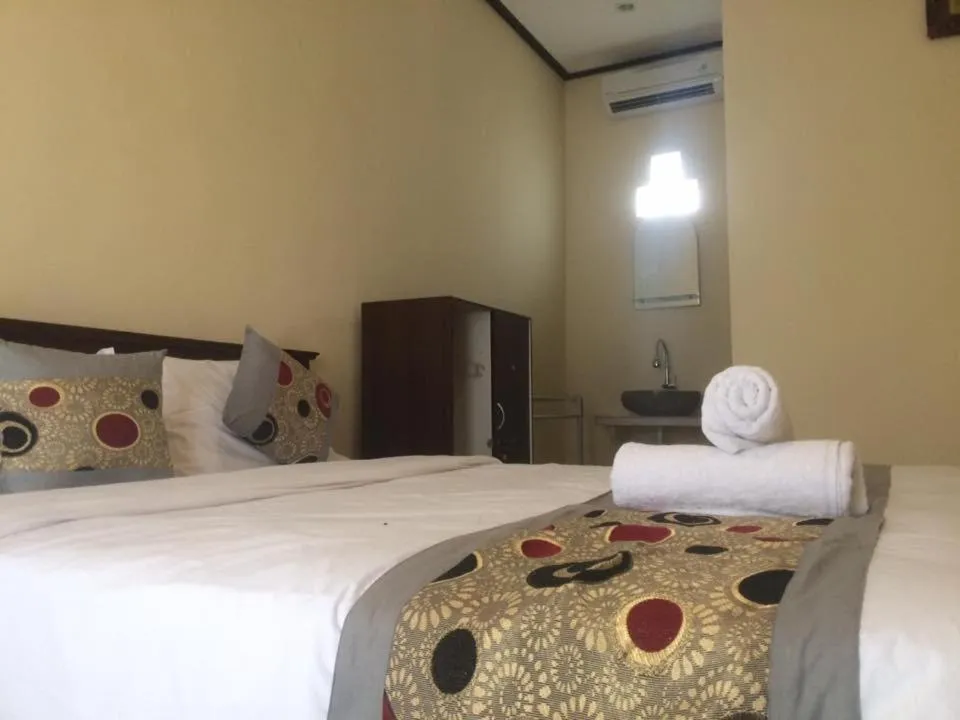 Bed in Reynold Artha Guest House