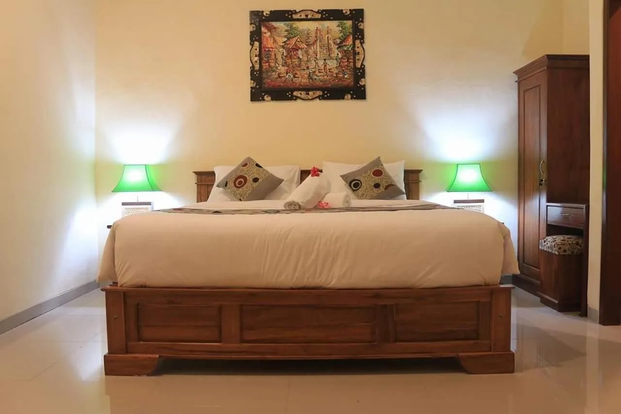 Bed in Reynold Artha Guest House