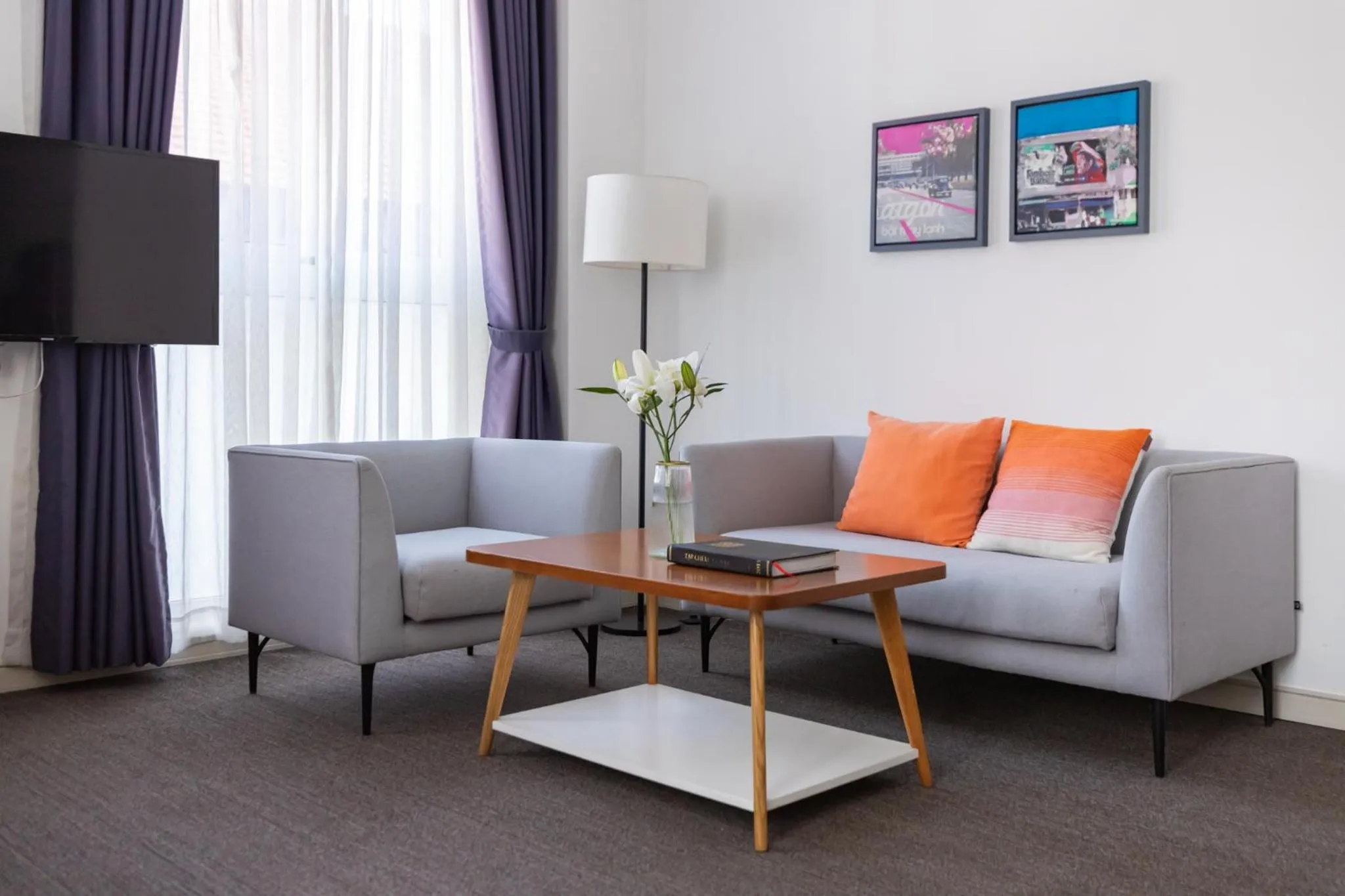 Seating area in Đô Thành Residence by DDH