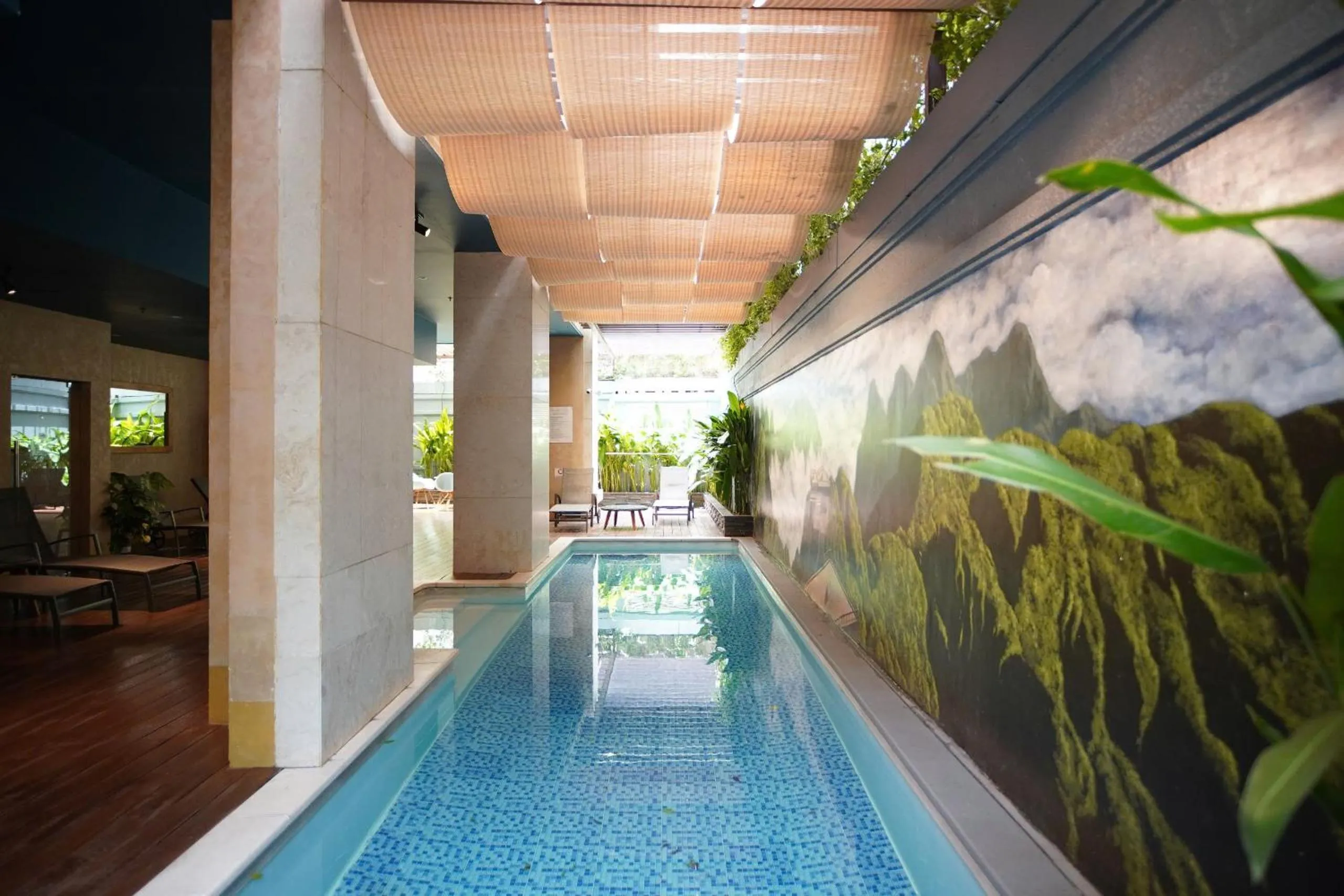 Swimming pool in Đô Thành Residence by DDH