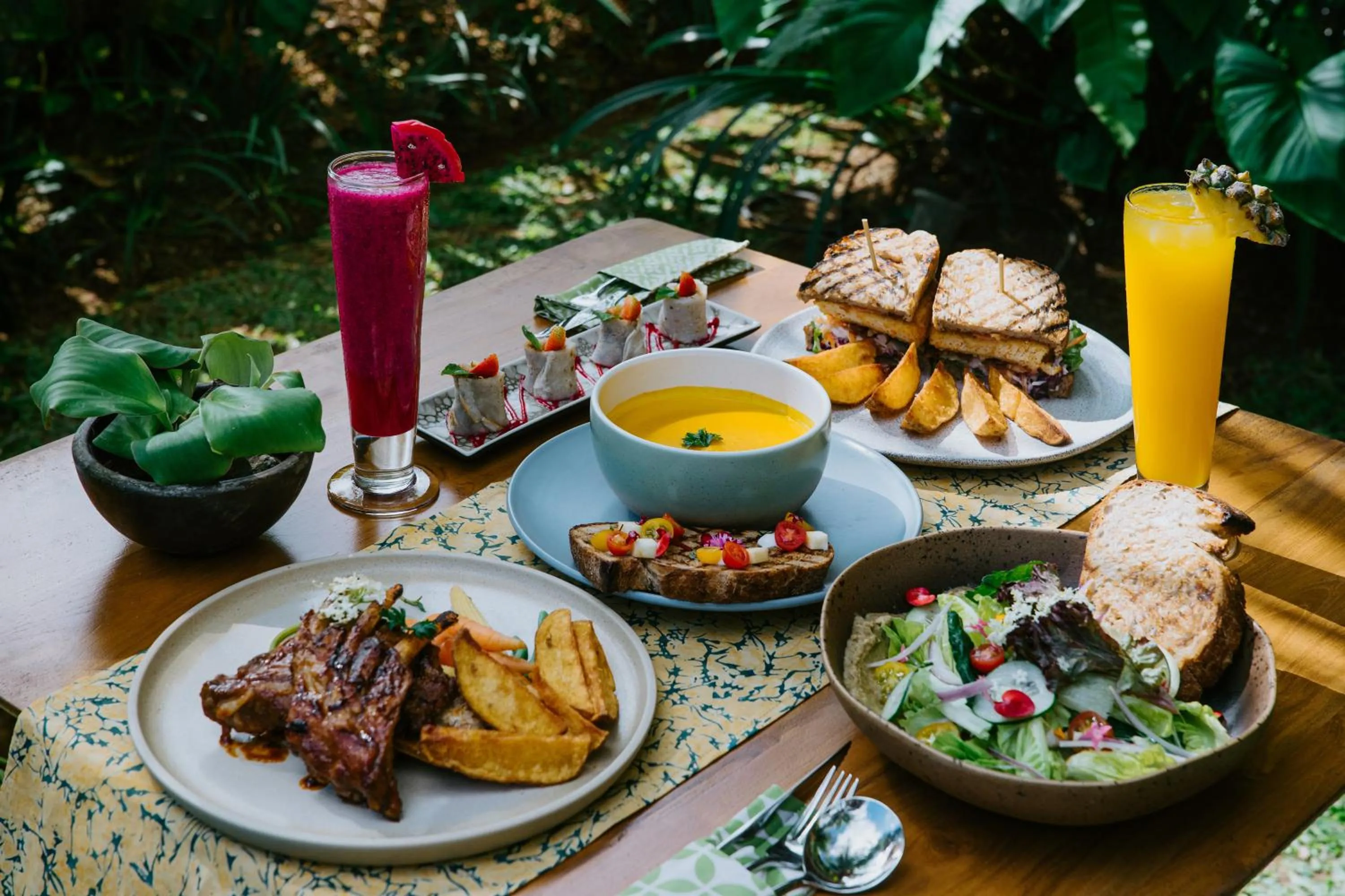 Restaurant/places to eat in Jati Cottage