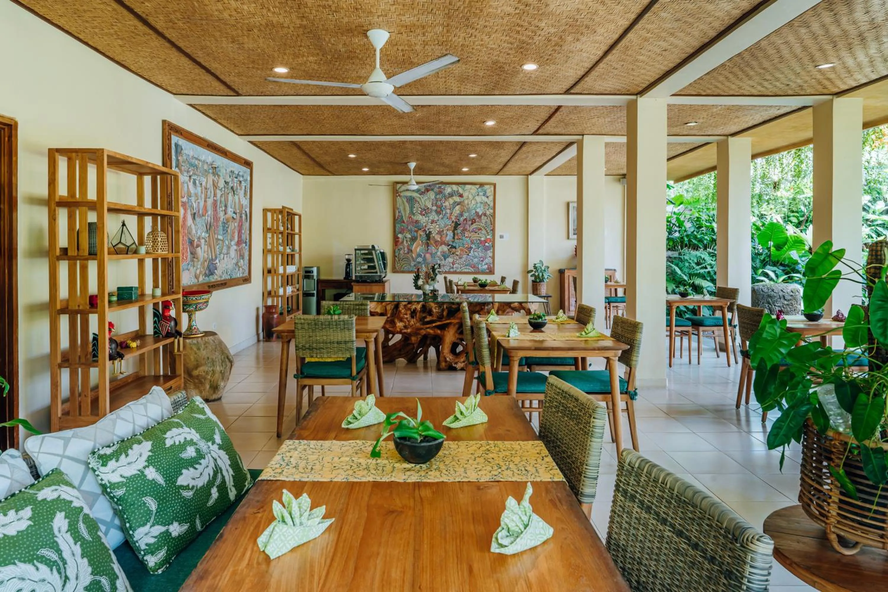 Restaurant/places to eat in Jati Cottage