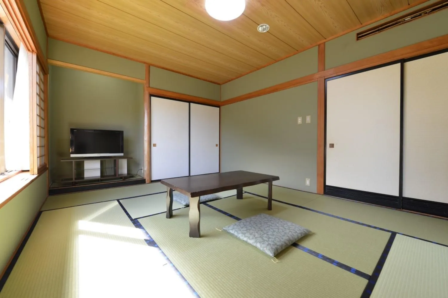 Photo of the whole room in Ooedo Onsen Monogatari Shinshu Kakeyu