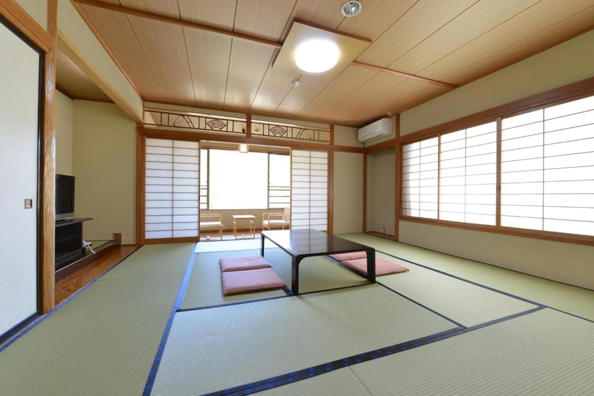 Photo of the whole room, Bed in Ooedo Onsen Monogatari Shinshu Kakeyu