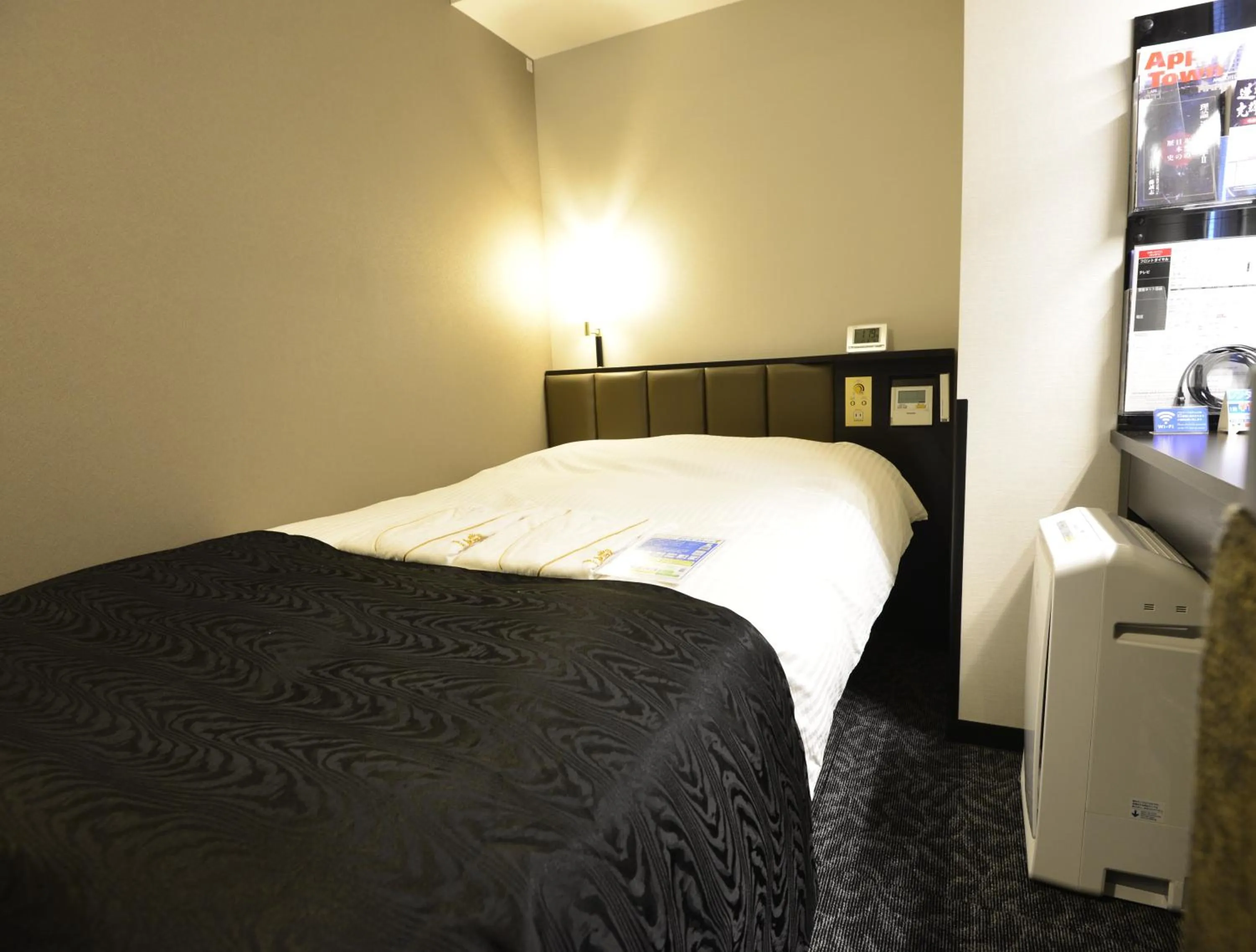 Photo of the whole room, Bed in APA Hotel Kamataeki-Higashi