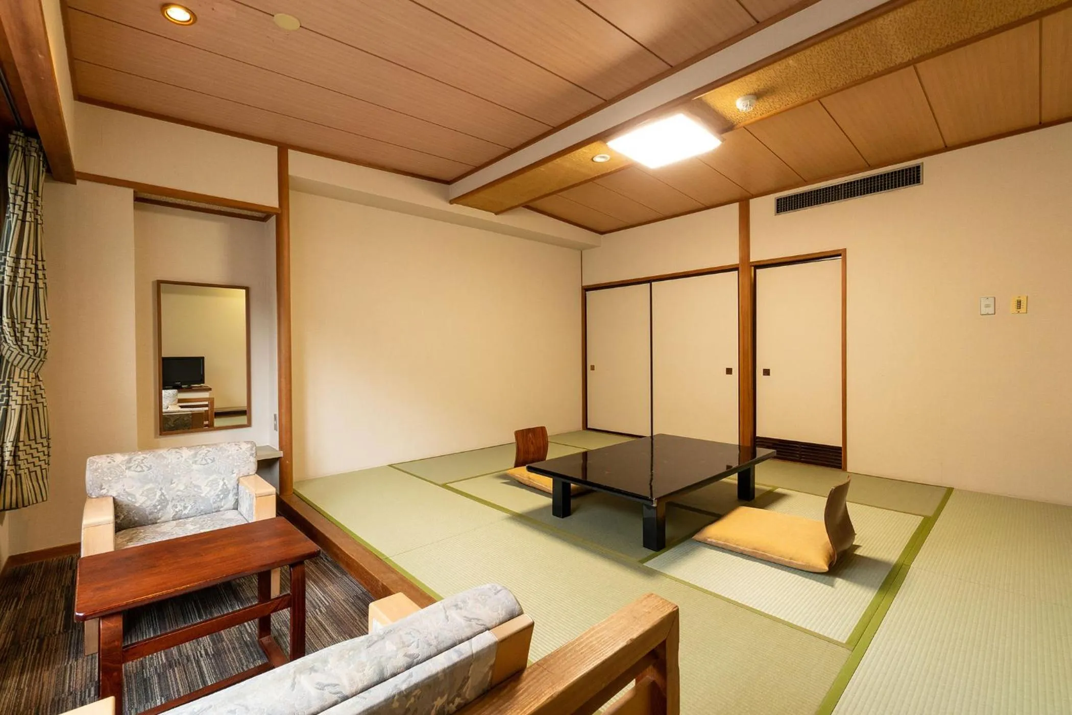 Photo of the whole room in Ooedo Onsen Monogatari Higashiyama Grand Hotel
