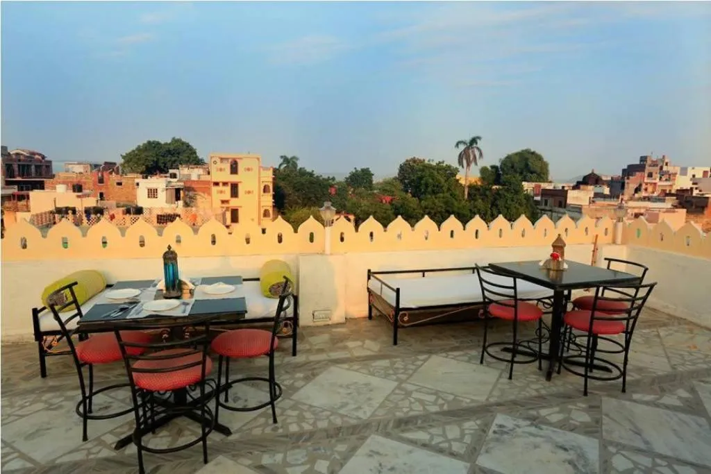 Restaurant/places to eat in Hotel Janak Niwas