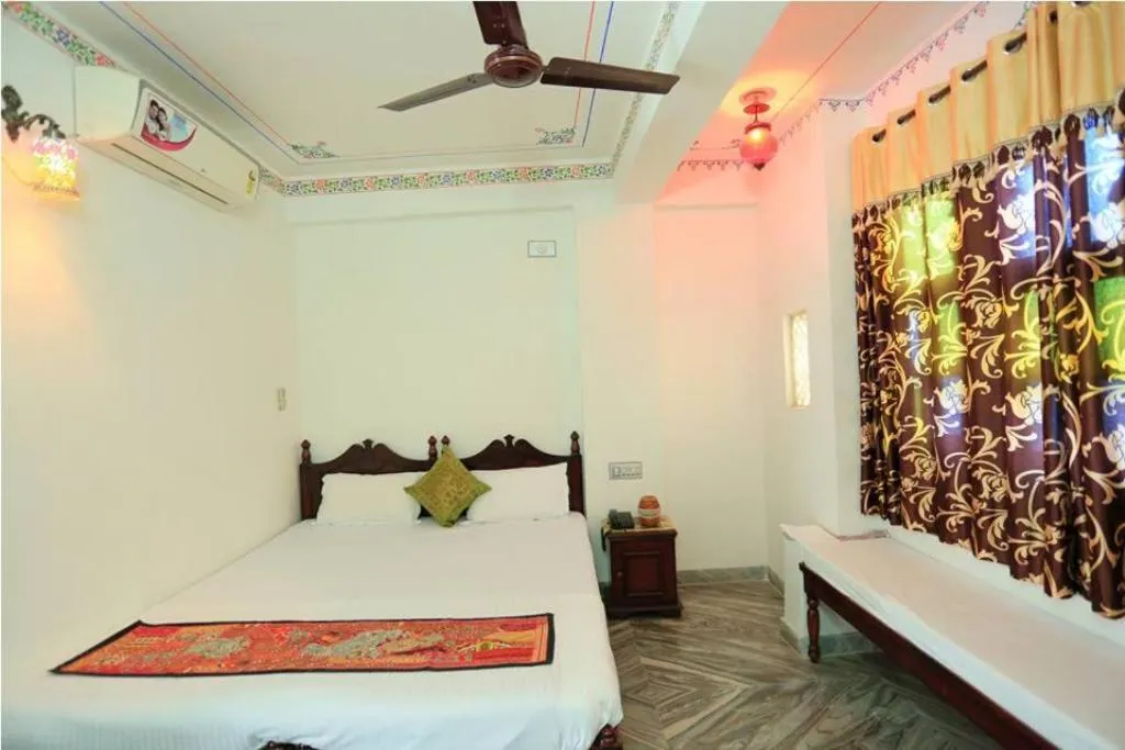 Bedroom in Hotel Janak Niwas