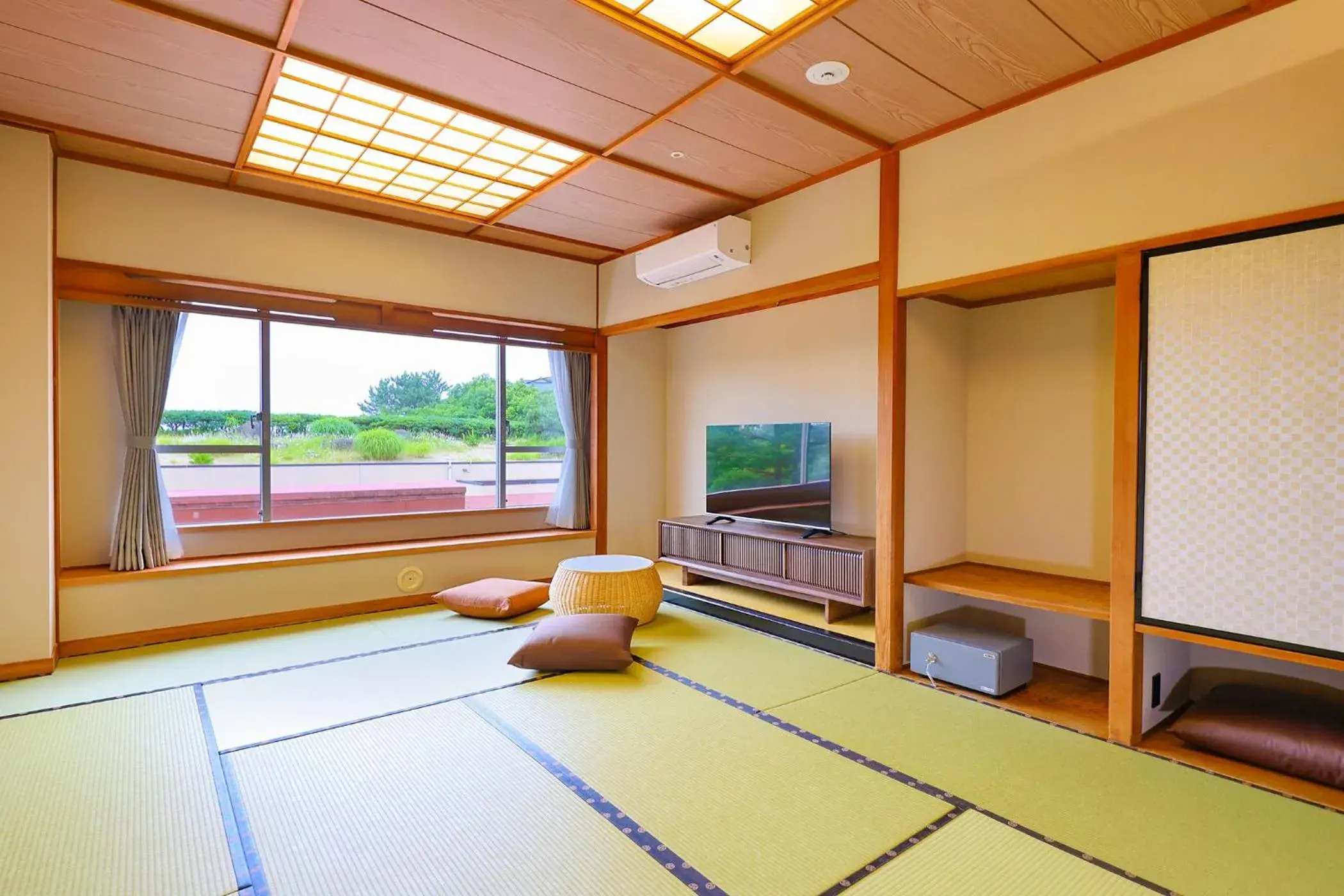 Economy Japanese-Style-Room 36 sqm - Indoor Bath - Non-Smoking in Ooedo Onsen Monogatari Premium Hotel Sokan Economy Japanese-Style-Room 36 sqm - Indoor Bath - Non-Smoking in Ooedo Onsen Monogatari Premium Hotel Sokan