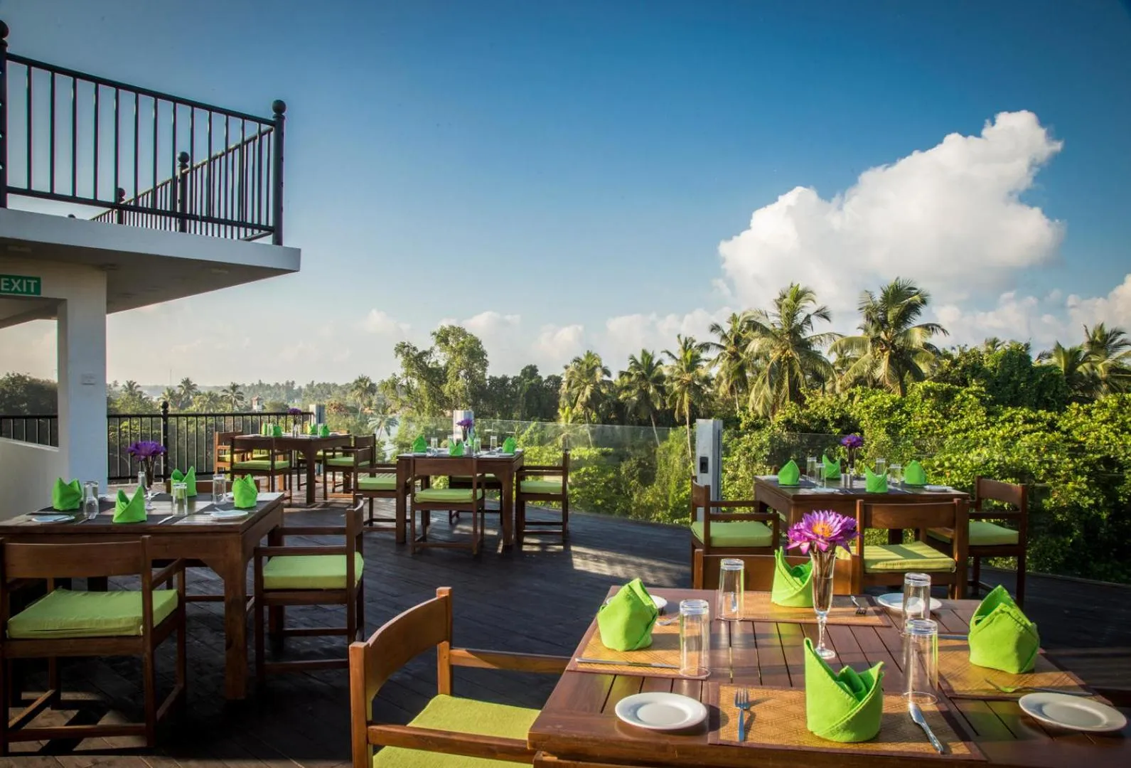 Restaurant/places to eat in Arena Hotel