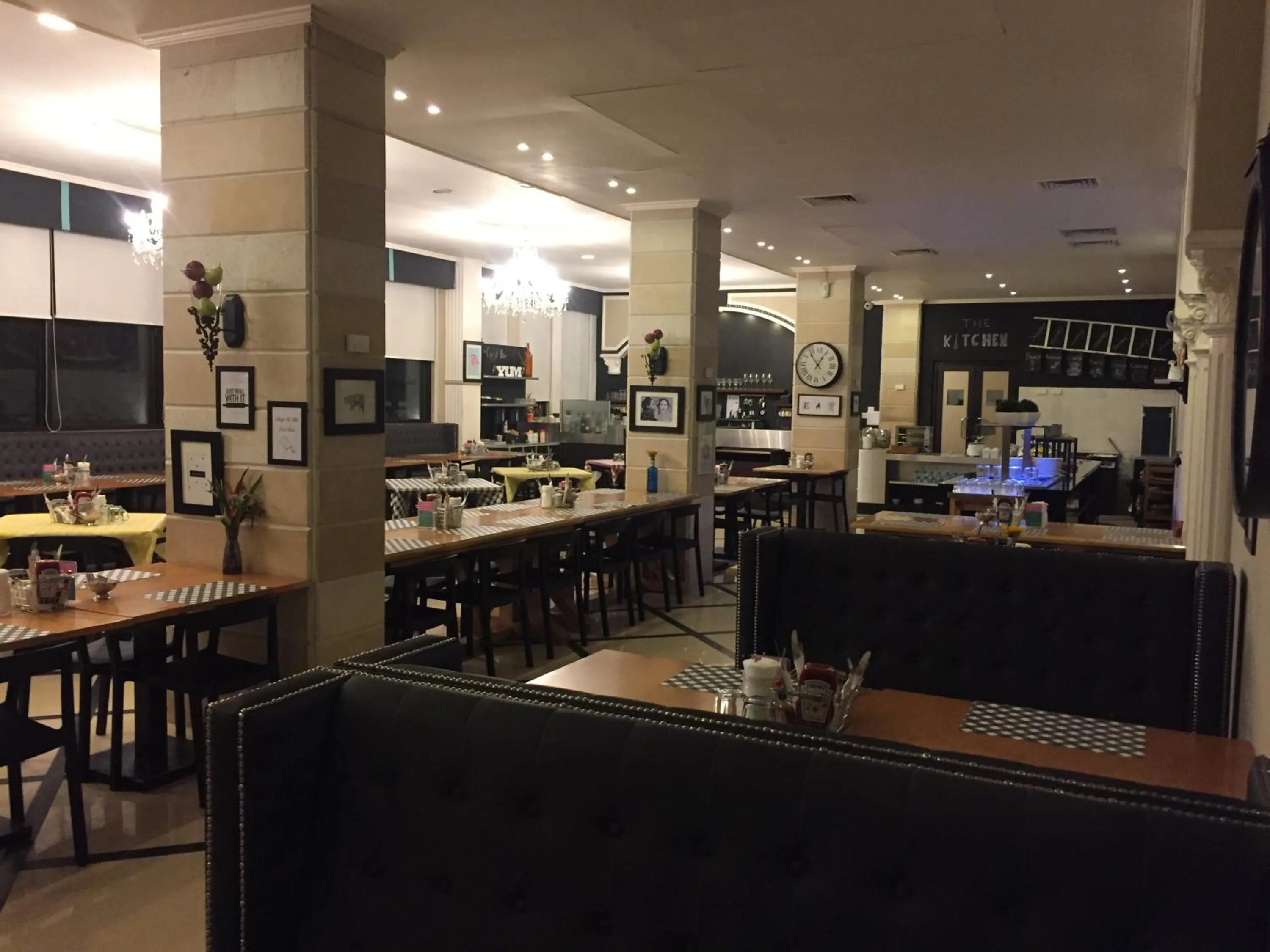 Restaurant/places to eat in Royal Grand Hotel