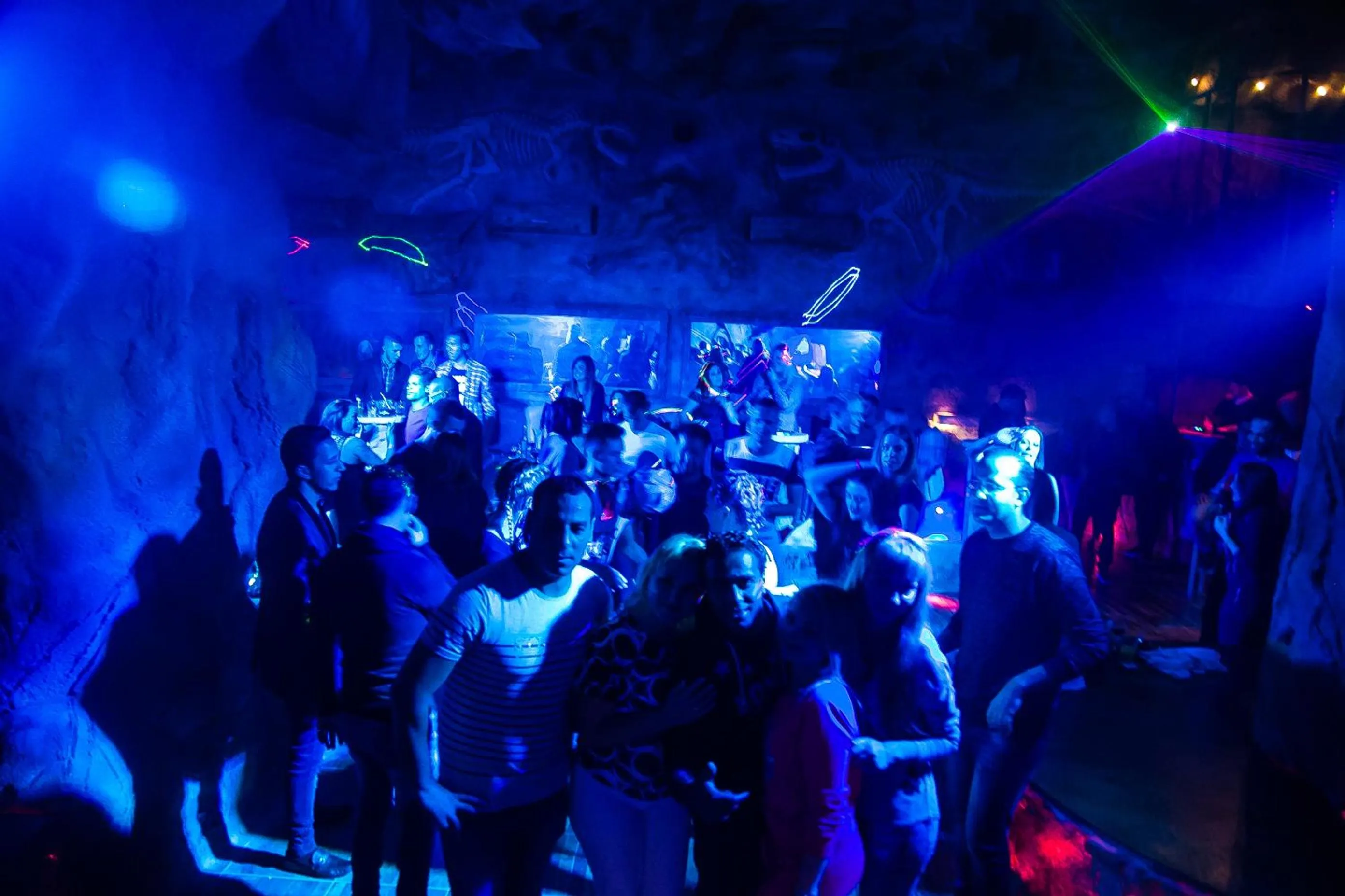 Nightclub / DJ in Caves Beach Resort Adults Only