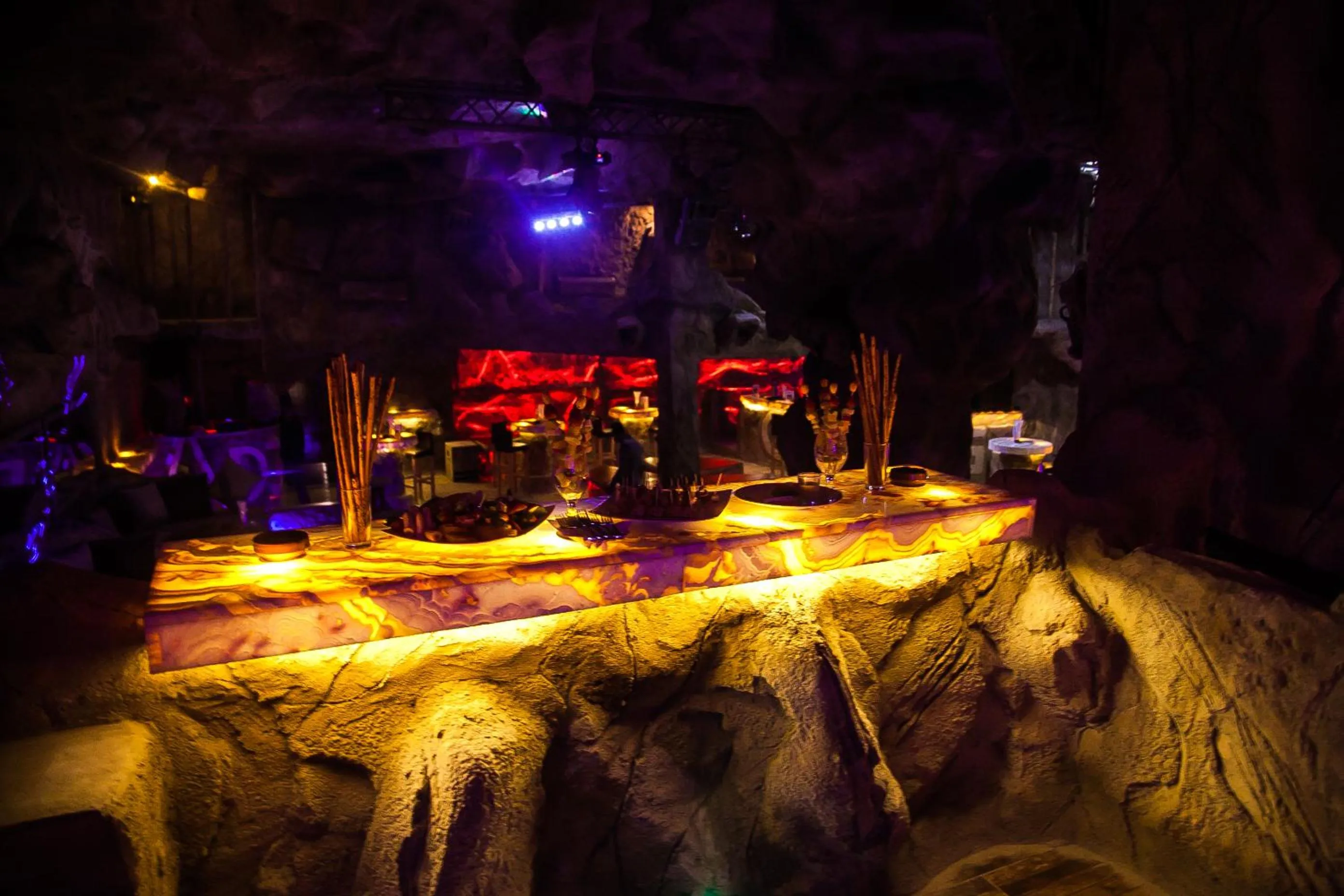 Nightclub / DJ in Caves Beach Resort Adults Only