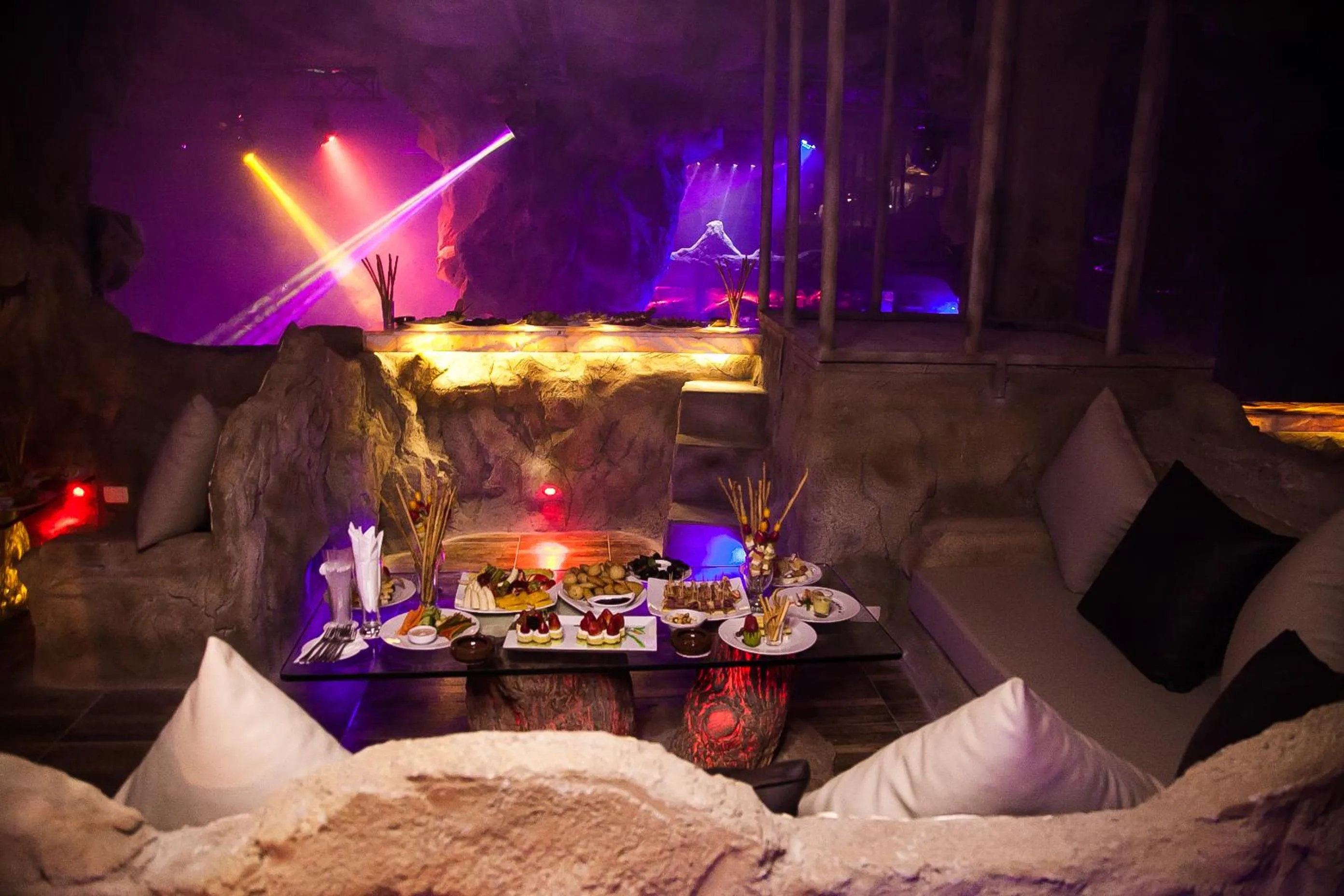 Nightclub / DJ in Caves Beach Resort Adults Only