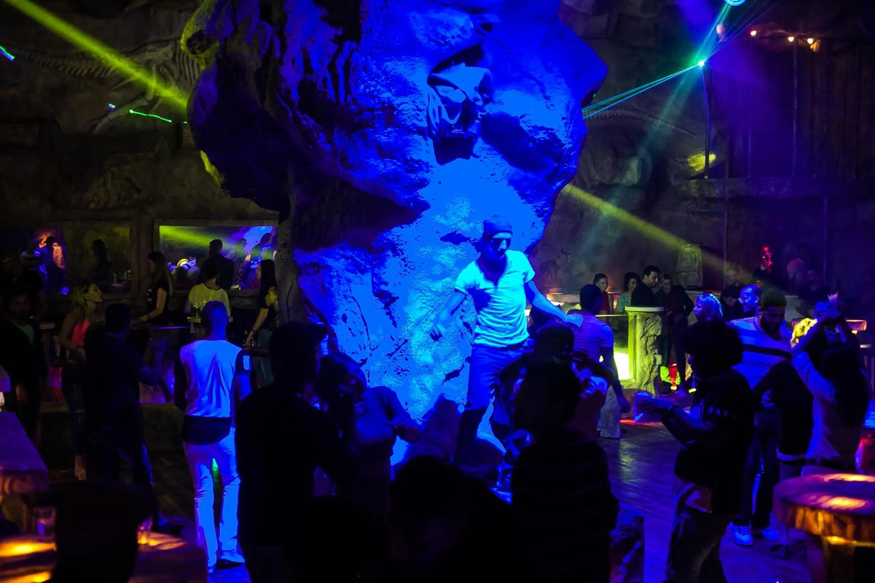 Nightclub / DJ in Caves Beach Resort Adults Only