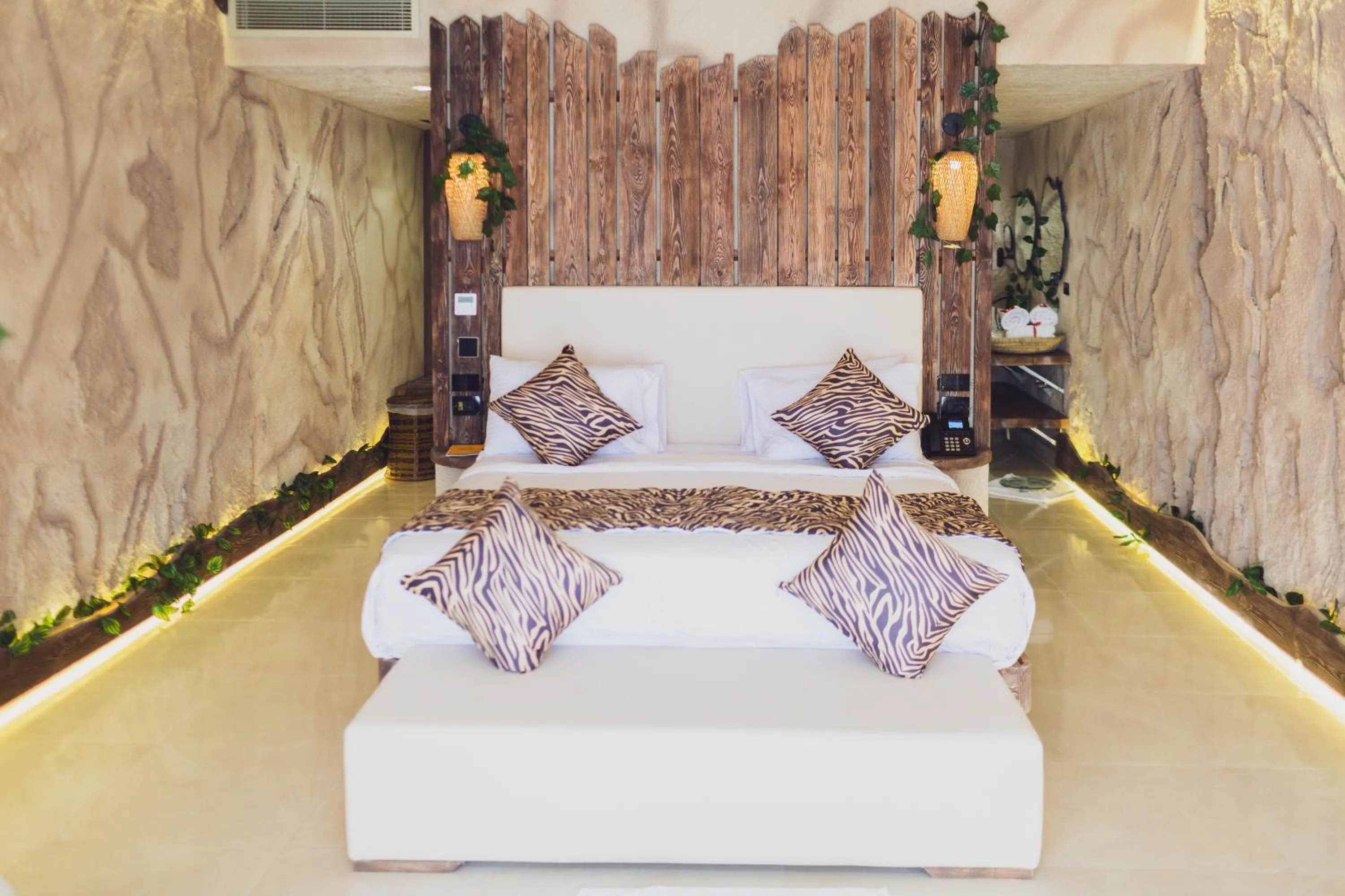 Bed in Caves Beach Resort Adults Only