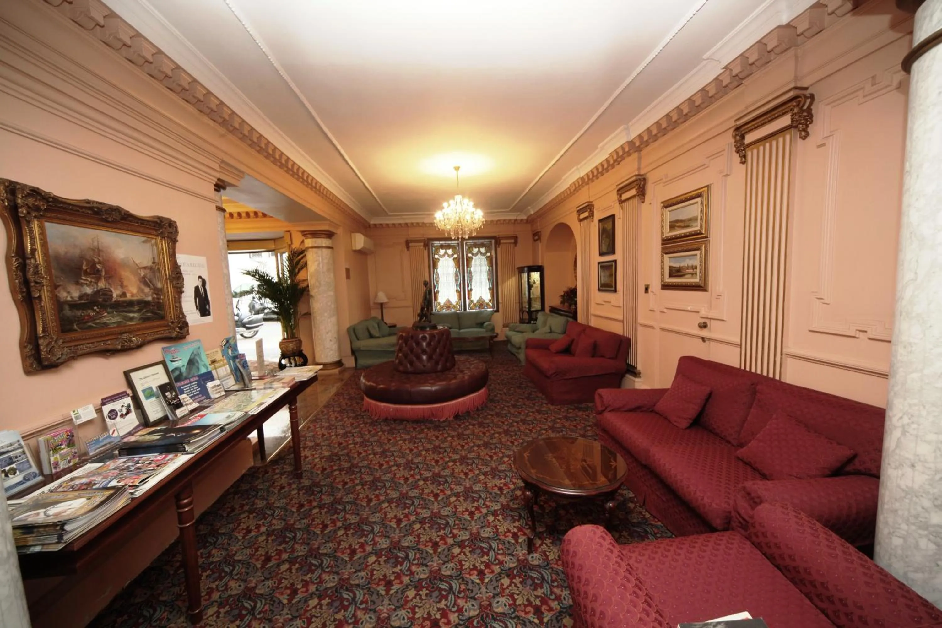 Lobby or reception in Bristol Hotel