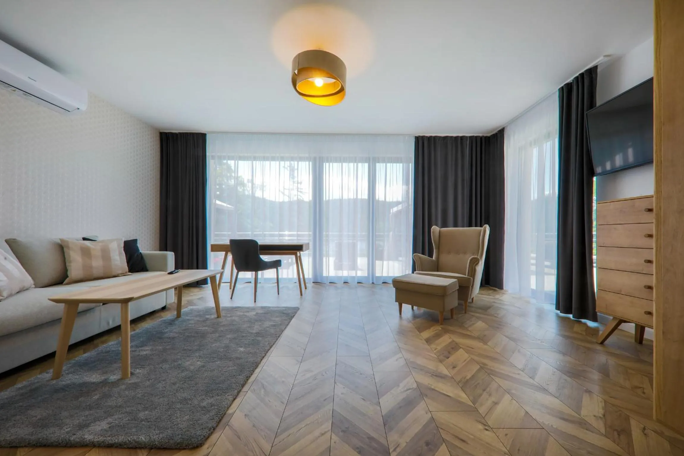 Communal lounge/ TV room in Hotel Łaziska