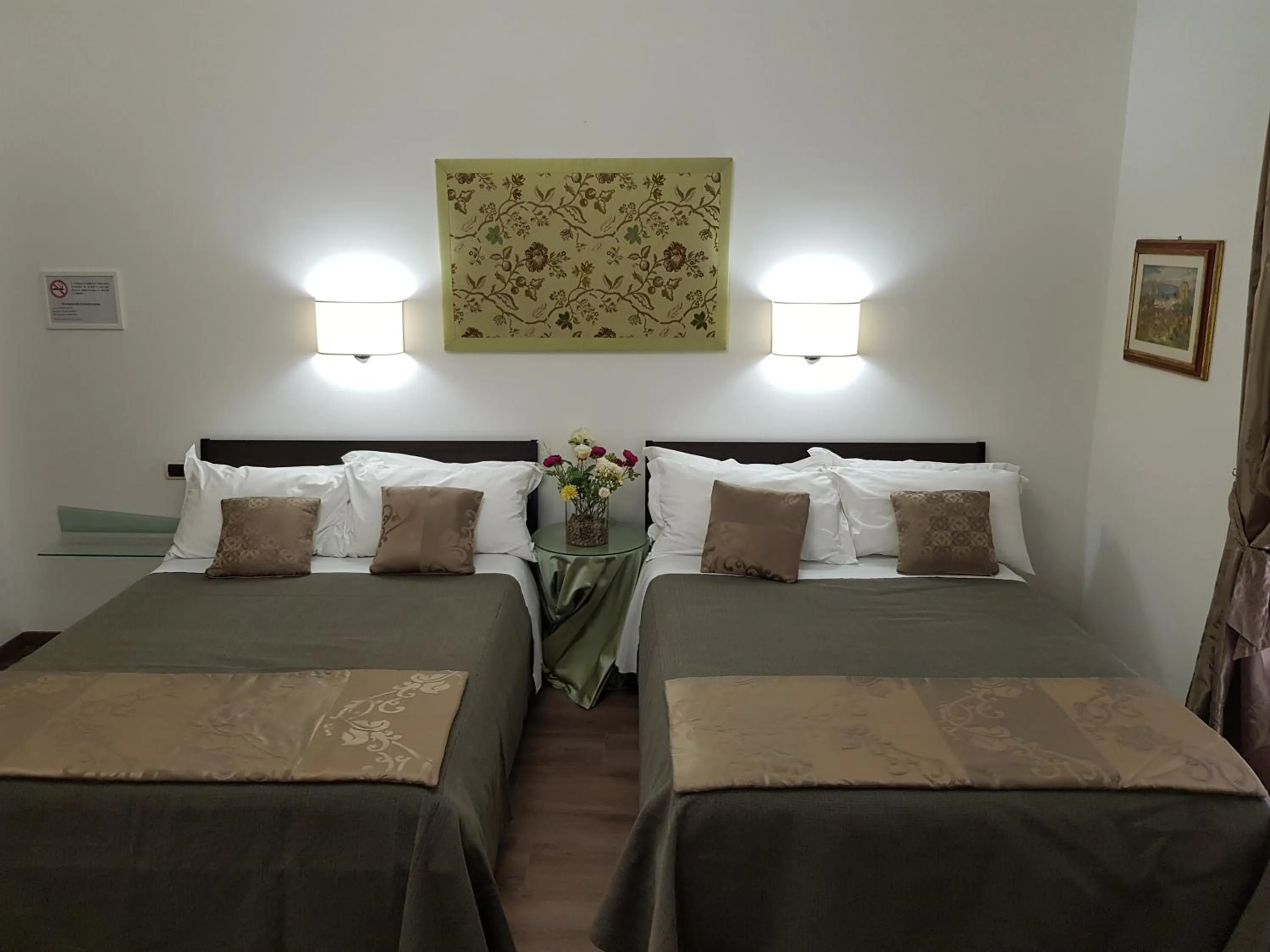 Bedroom, Bed in L'Insolita Reggia