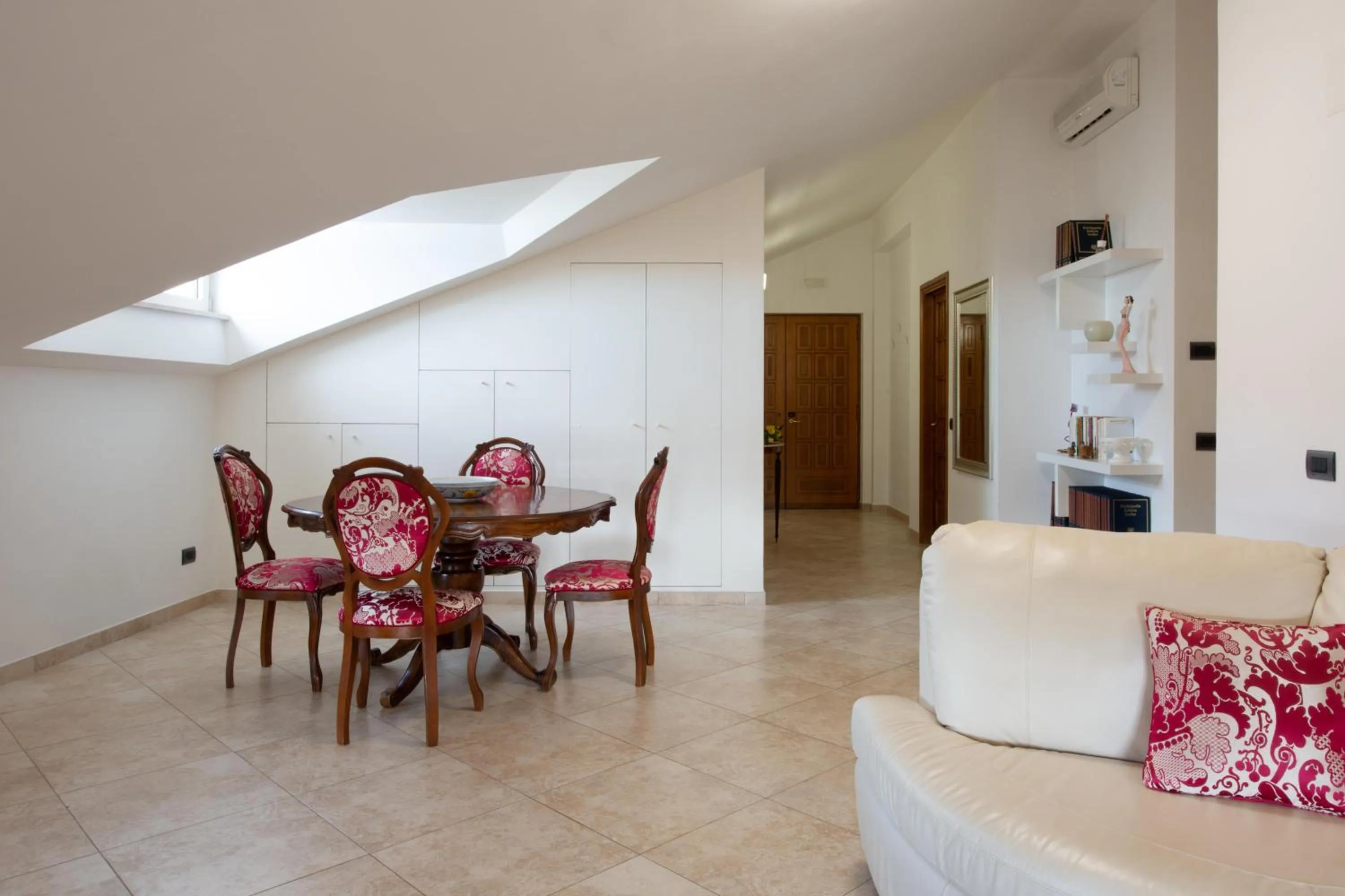 Living room in L'Insolita Reggia