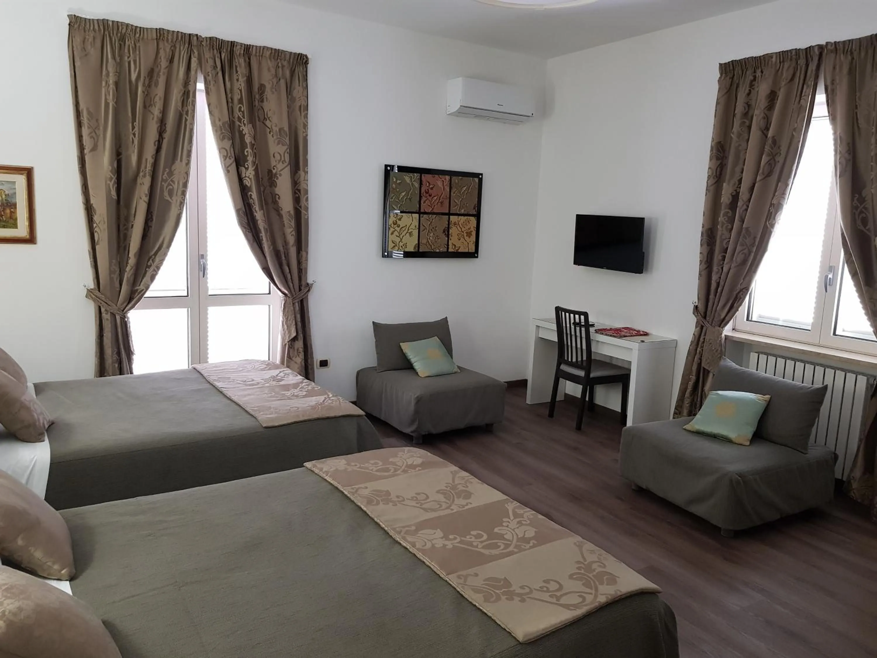 Bedroom, Bed in L'Insolita Reggia