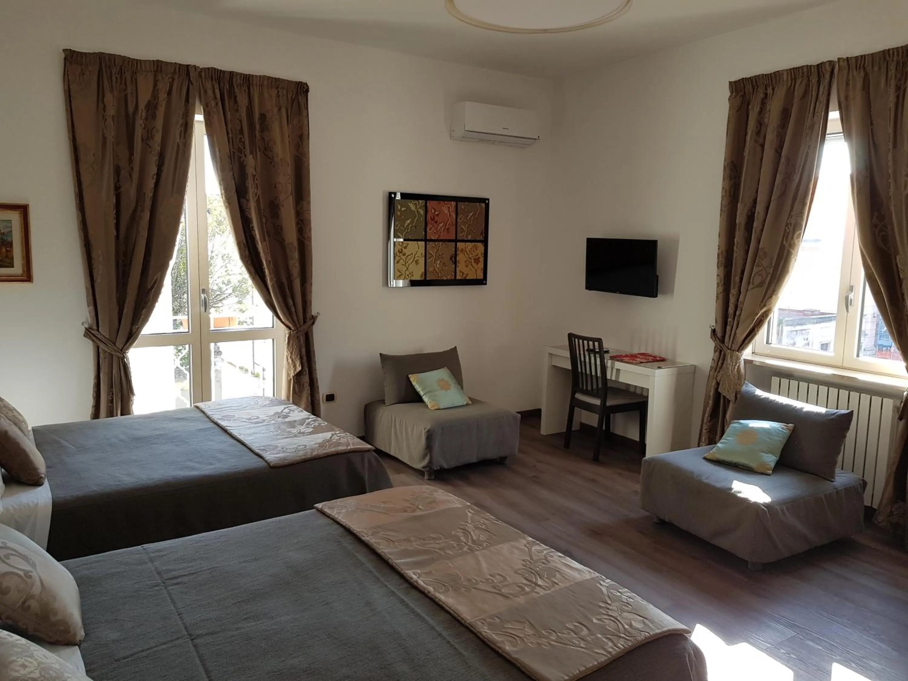 Bedroom, Bed in L'Insolita Reggia