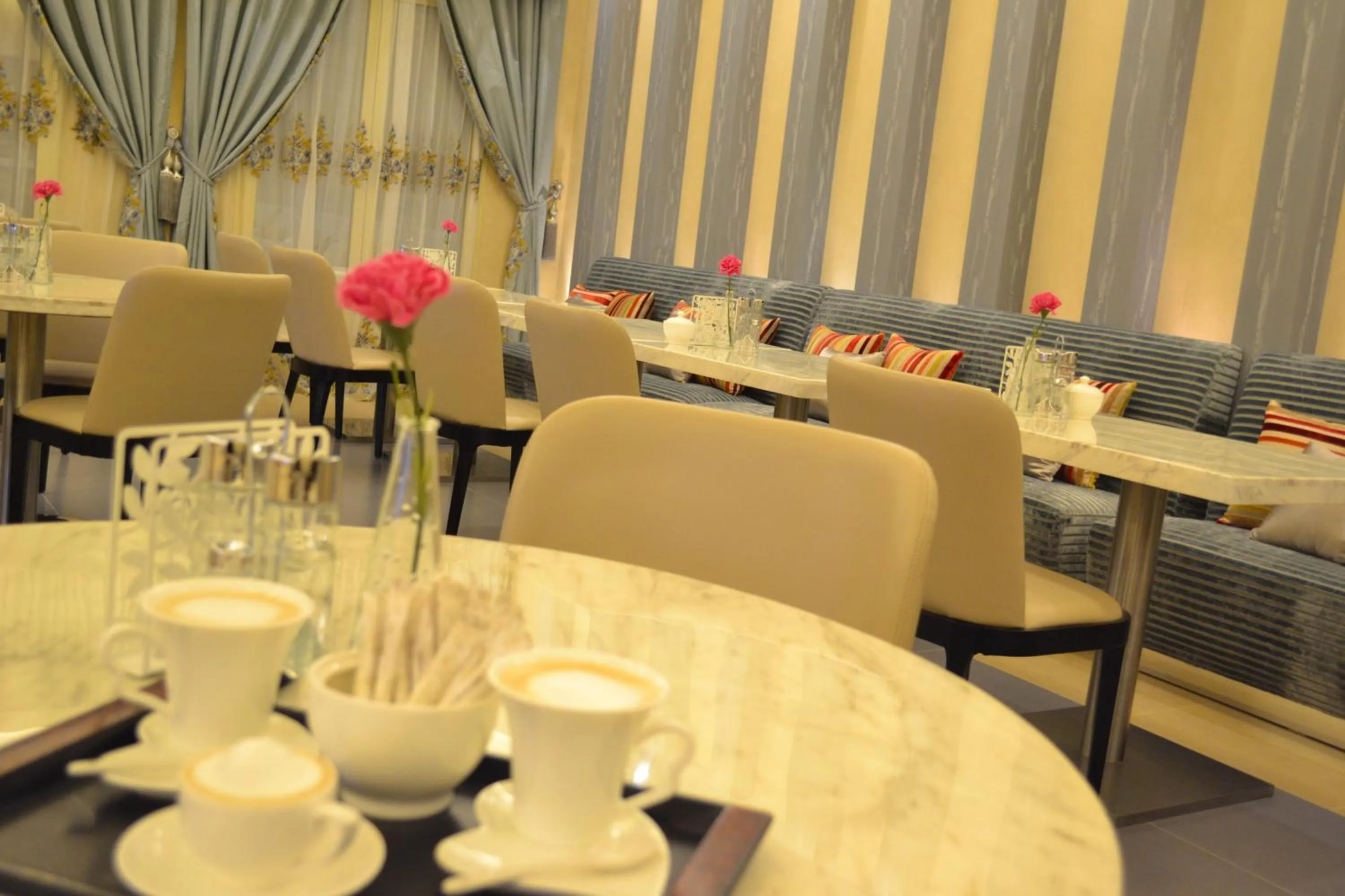 Restaurant/places to eat in Refal Homes