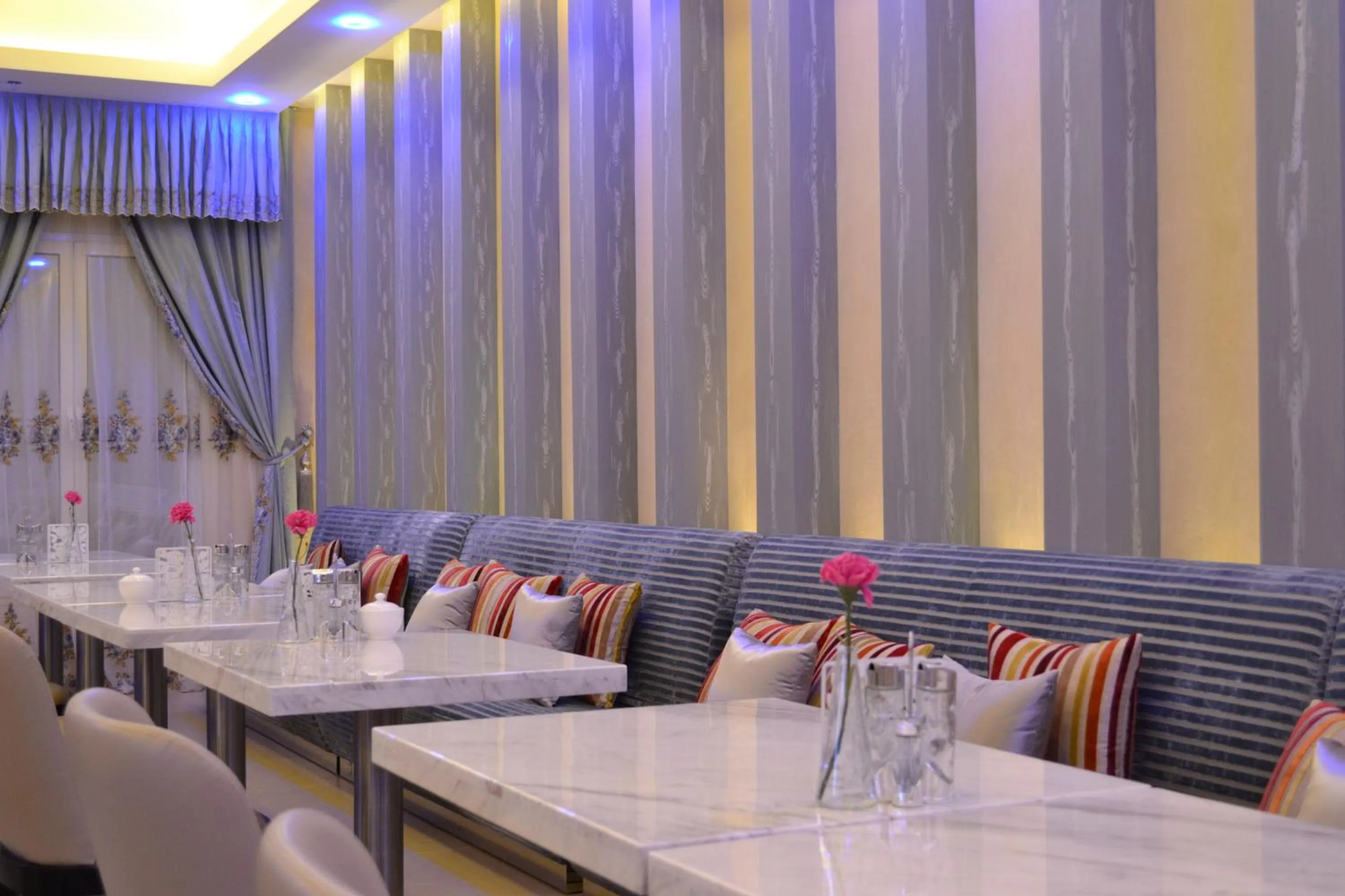 Restaurant/places to eat in Refal Homes