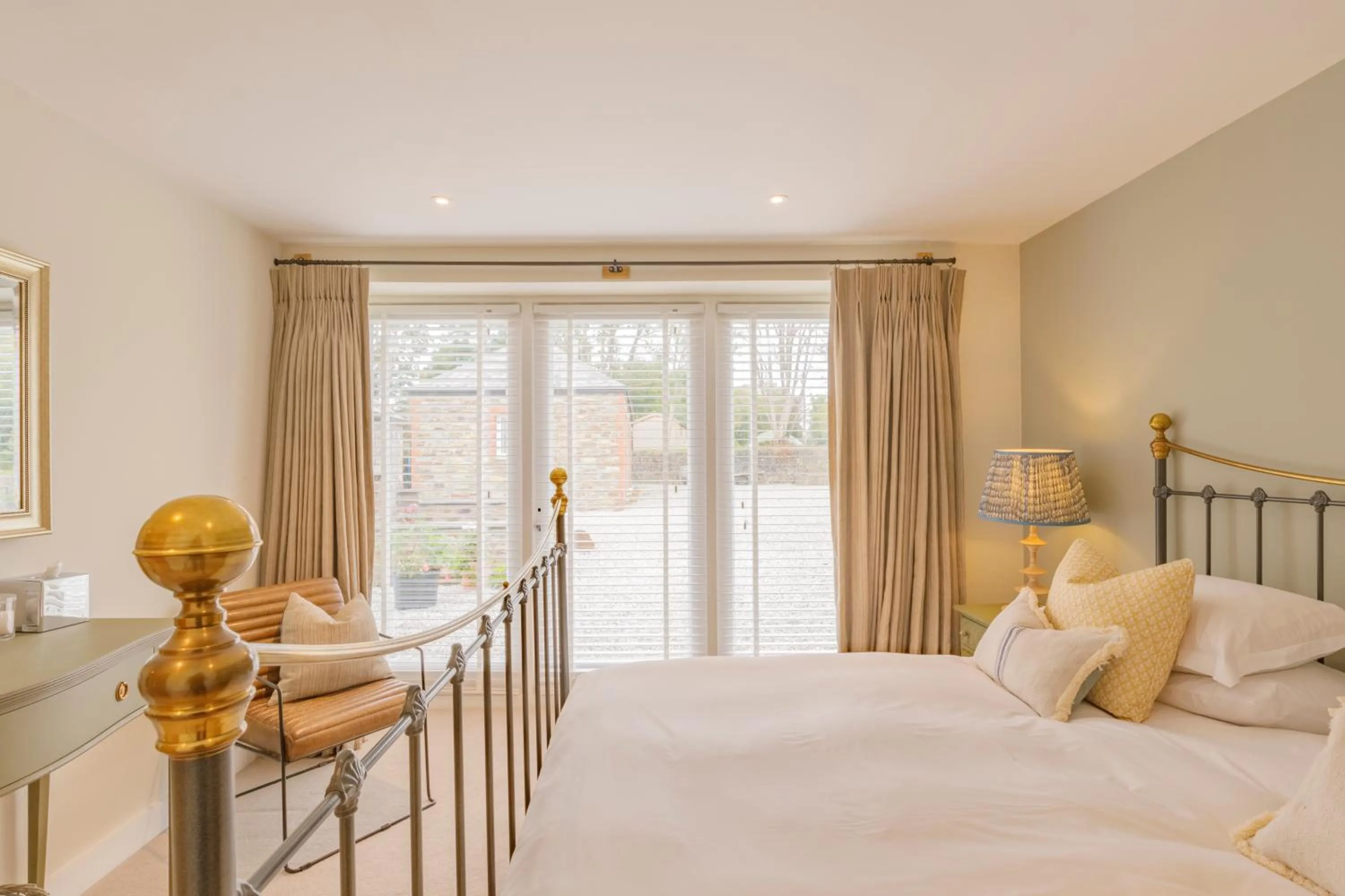 Bedroom, Bed in Trewornan Manor