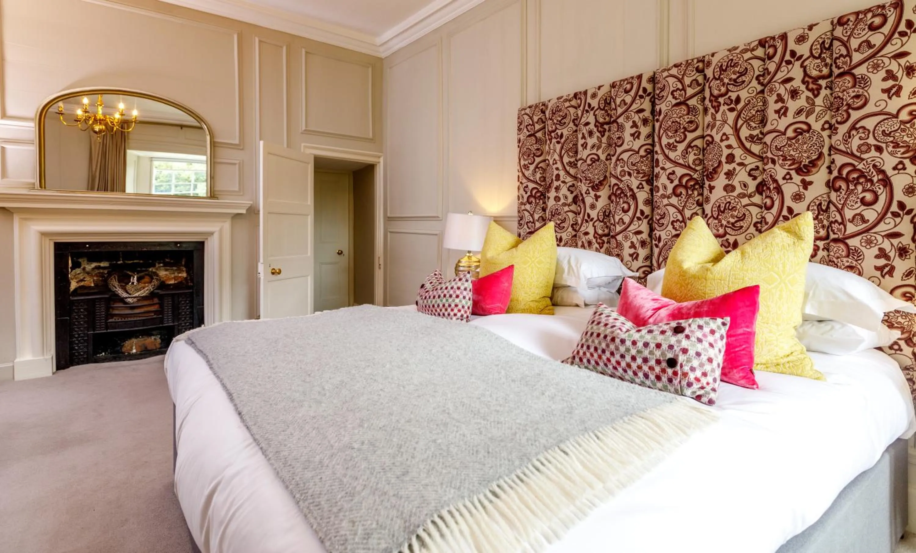 Bedroom, Bed in Trewornan Manor