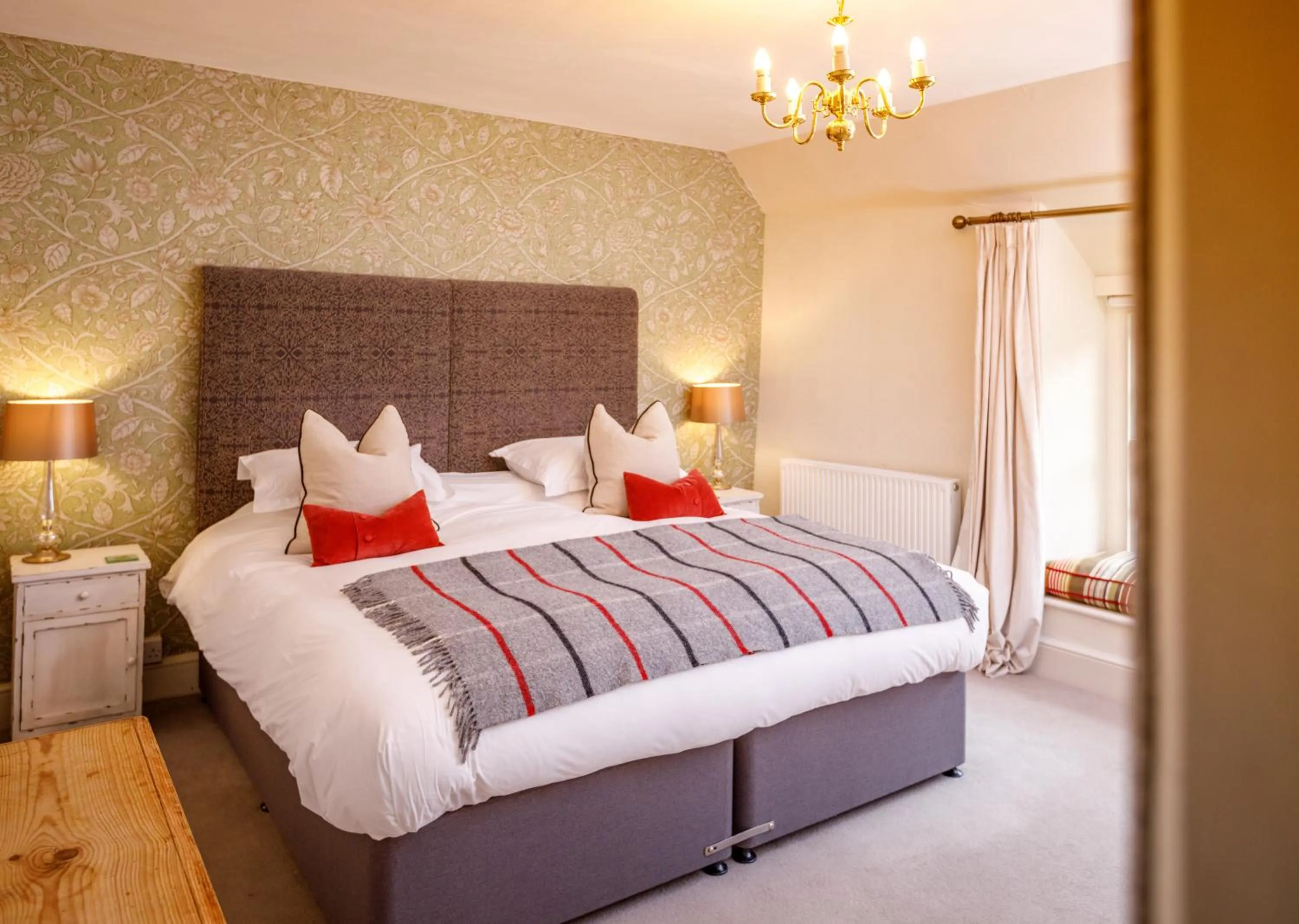 Bedroom, Bed in Trewornan Manor