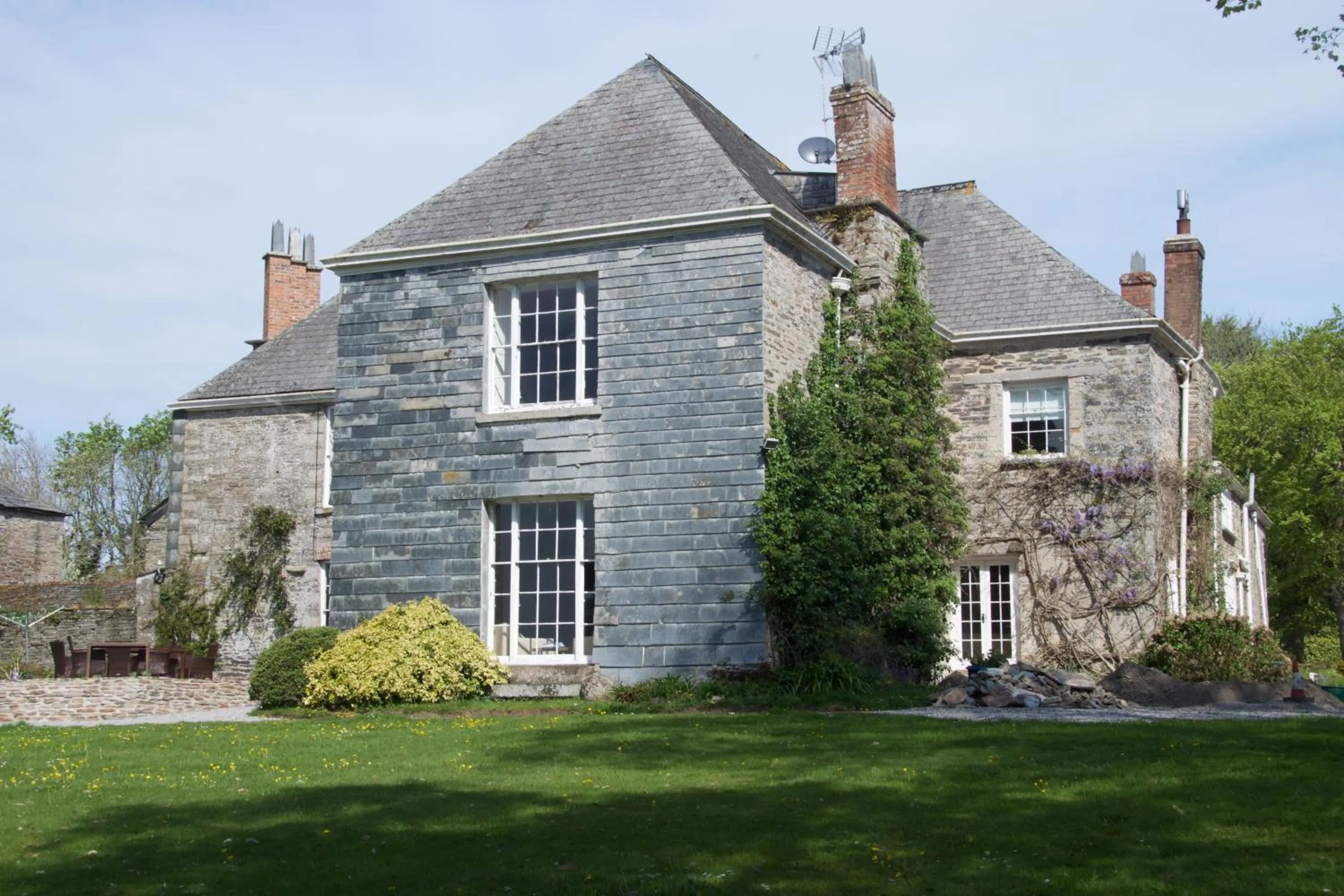 Property building in Trewornan Manor