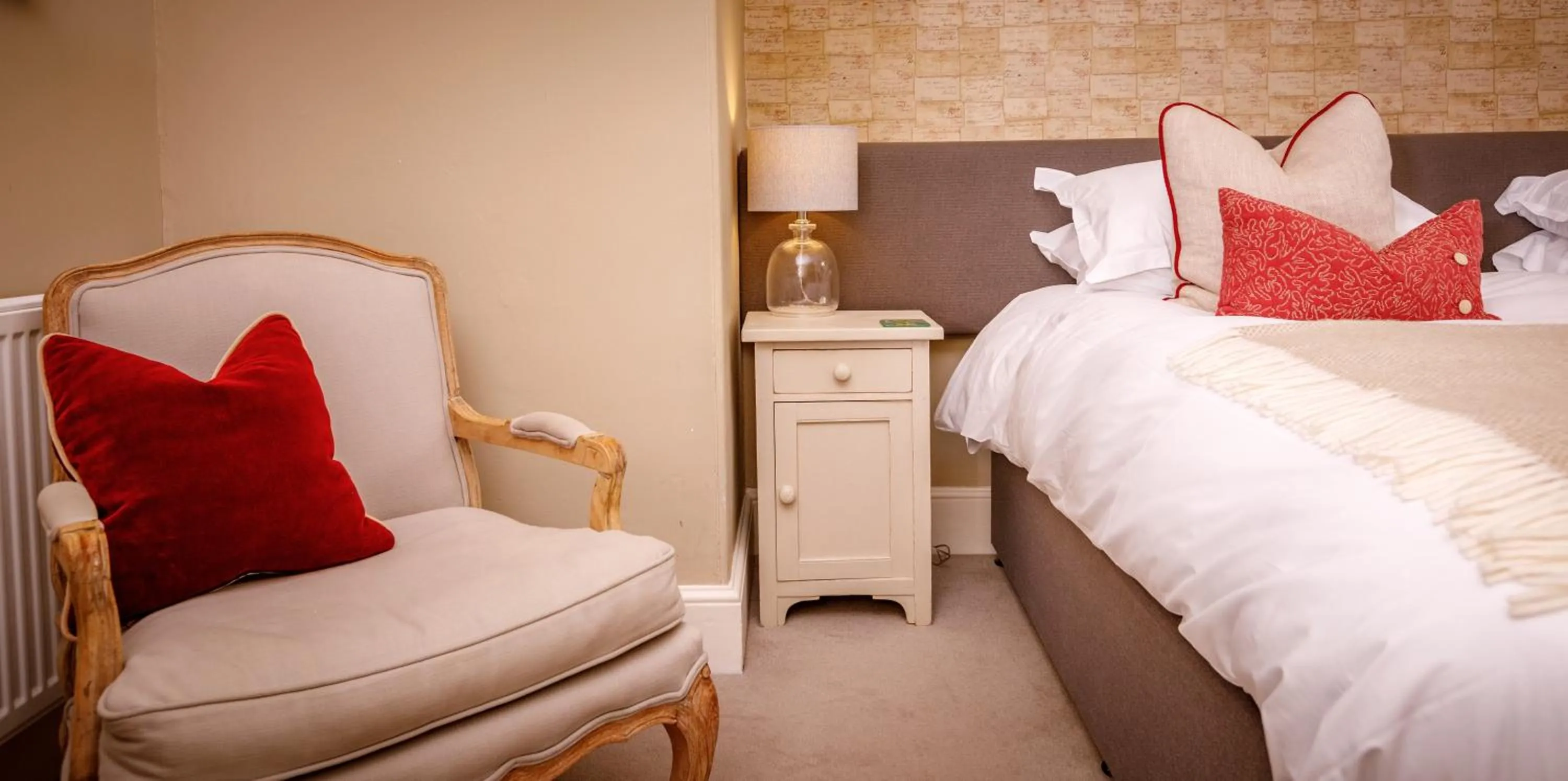 Seating area, Bed in Trewornan Manor