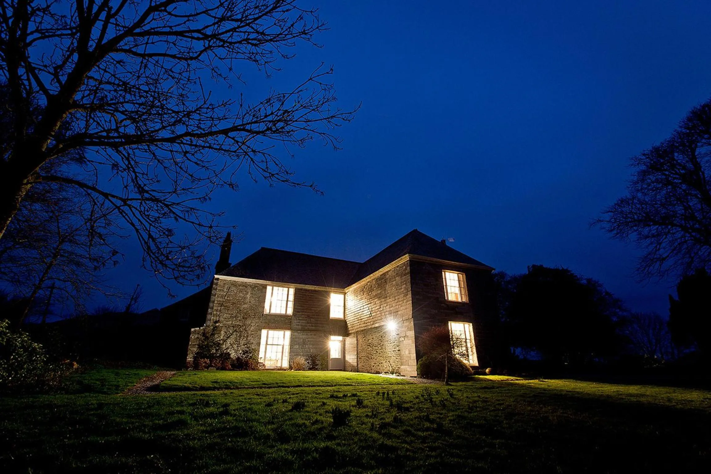 Property building in Trewornan Manor